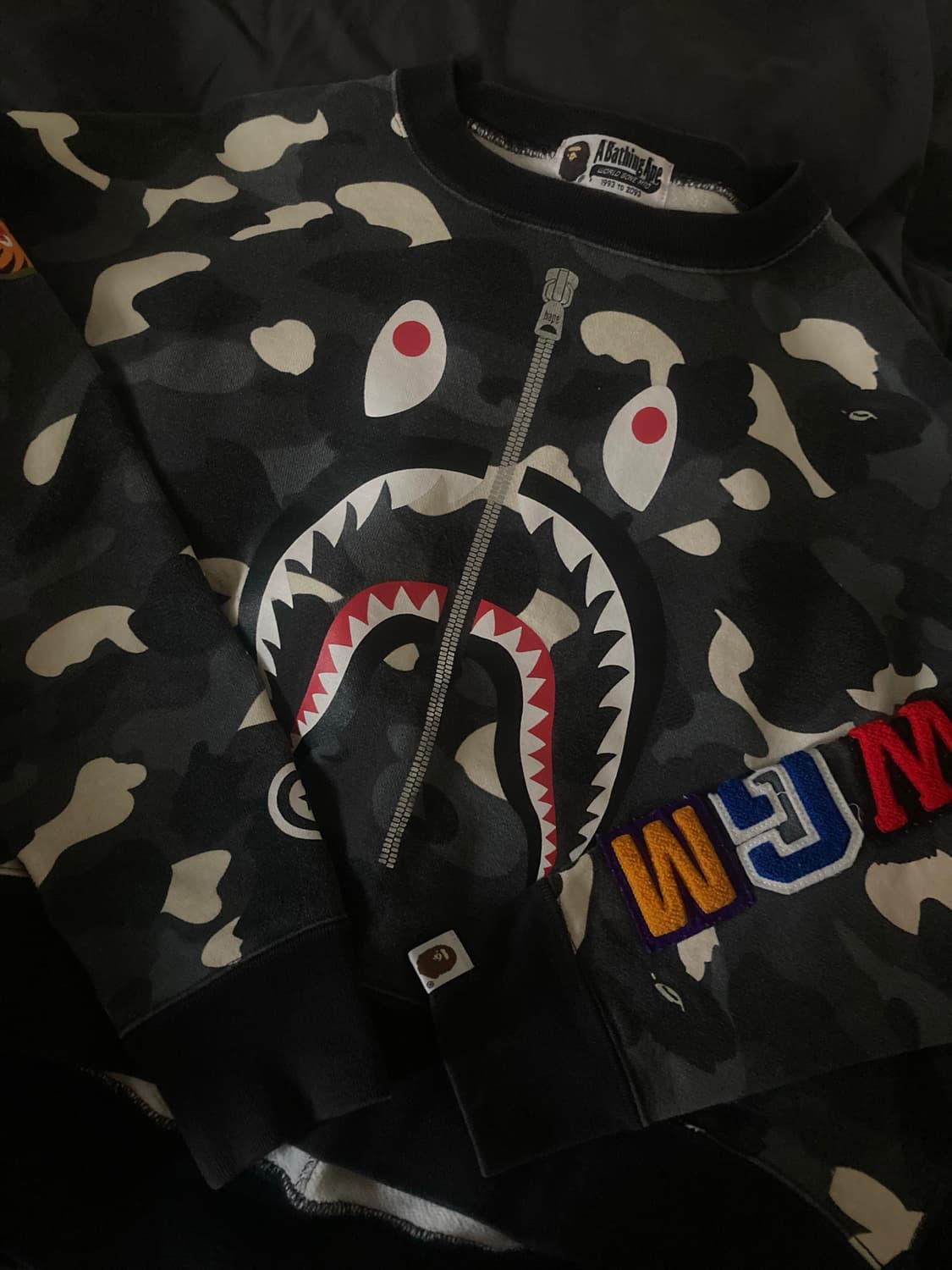 베이프 카모 샤크 크롭맨투맨 OS 상품이미지1