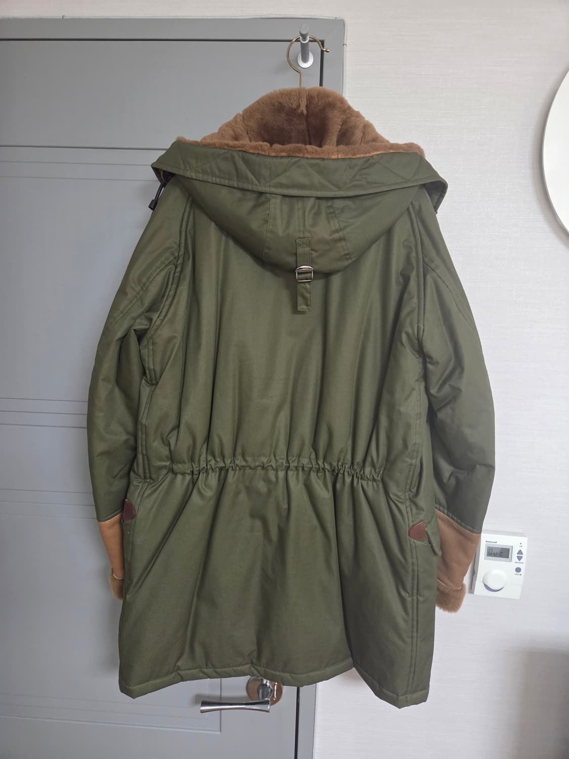 그렌펠 카키색 퍼 트리밍 후드 코트 상품이미지8