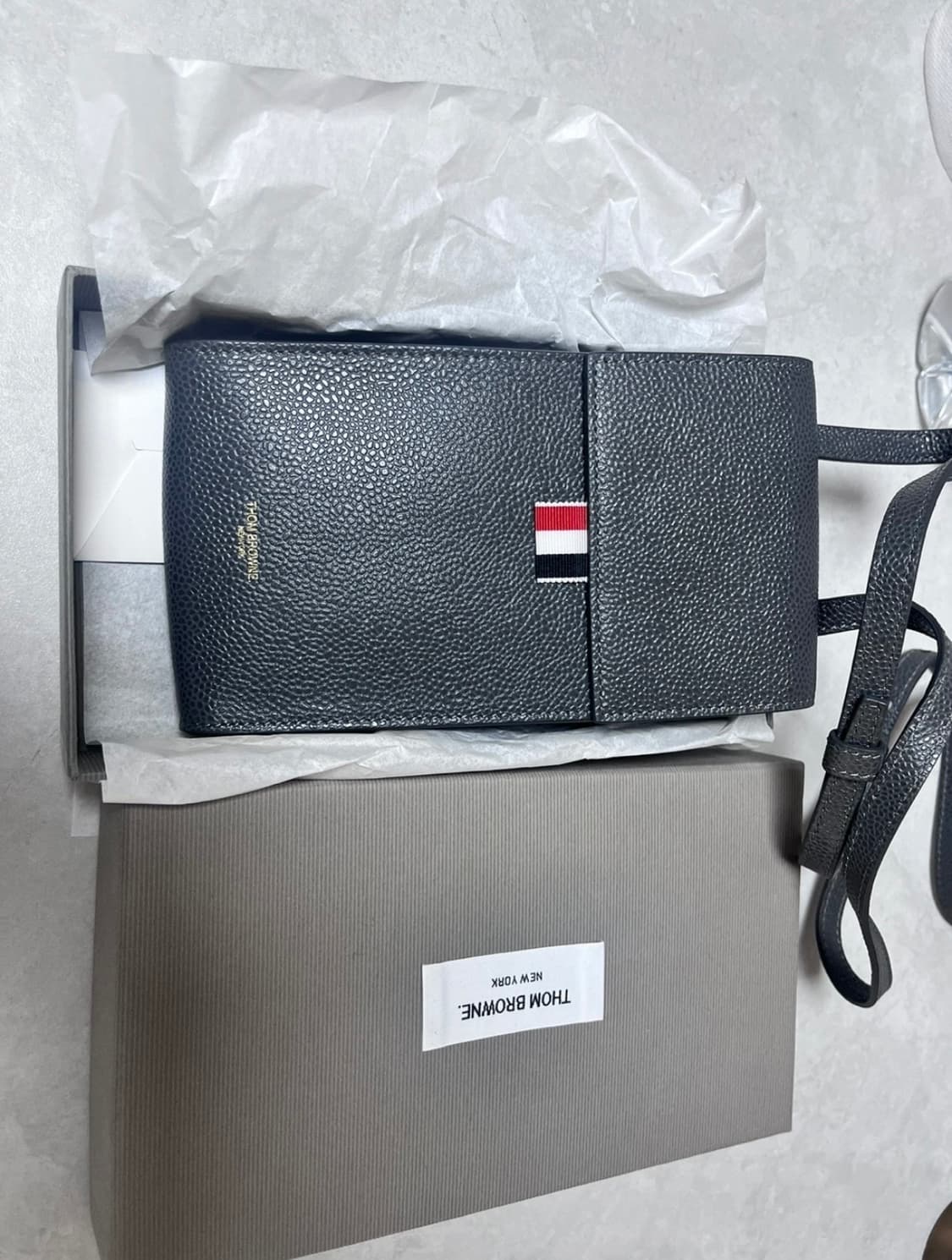 톰브라운 미니 크로스백 상품이미지1