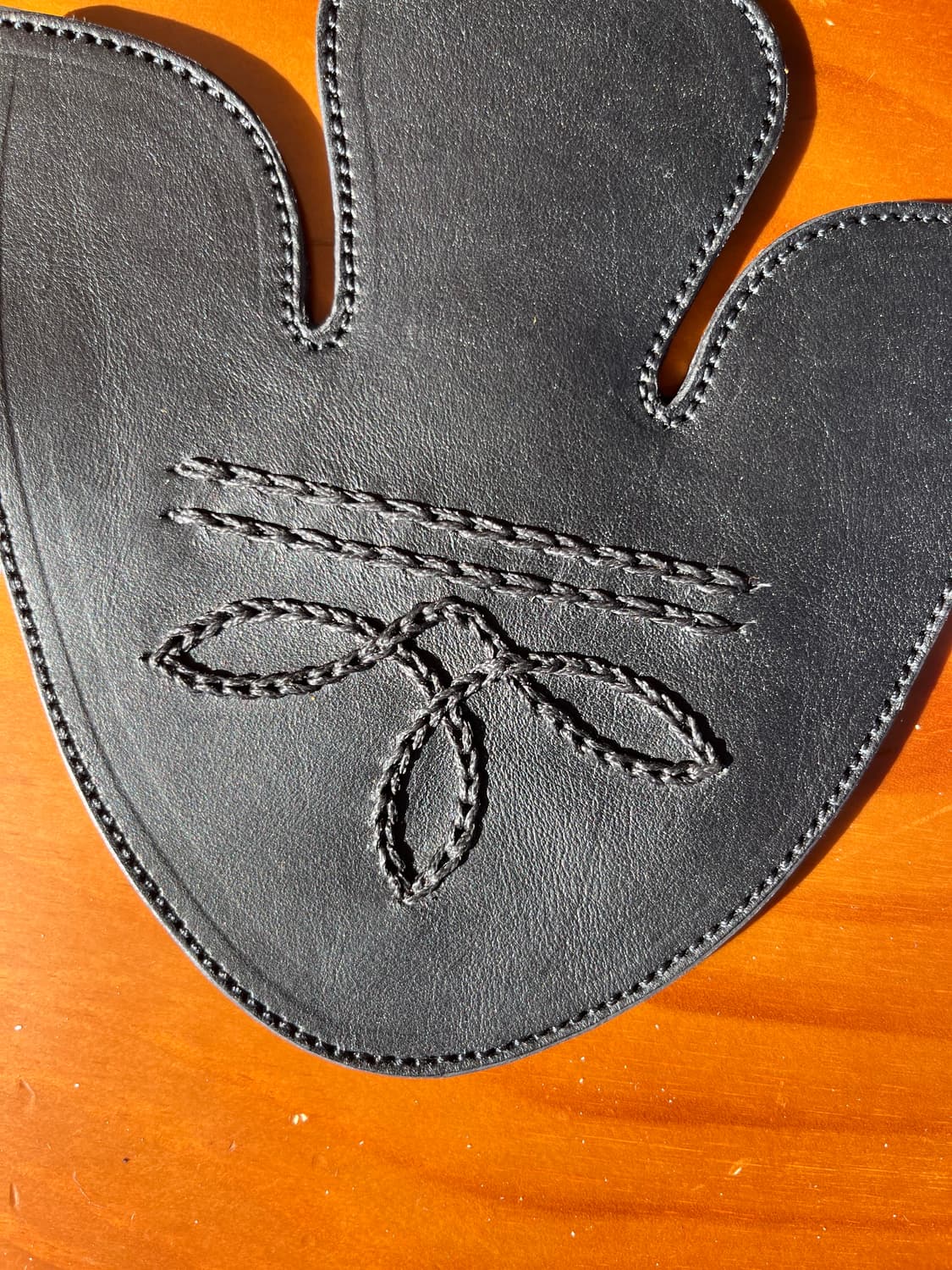 Hand-Embroidered Leather Cup Coaster 상품이미지6