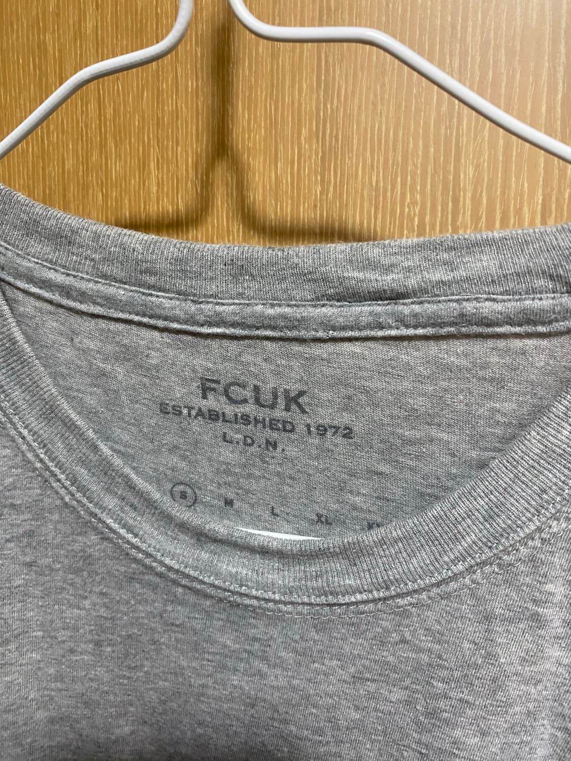 FCUK 프렌치커넥션 슬림핏 로고 반팔티 상품이미지2