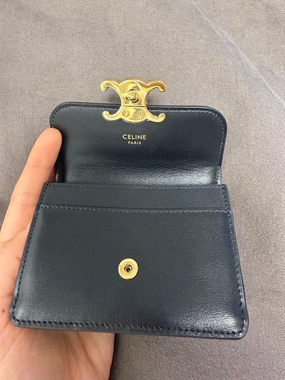 셀린느 트리오페 샤이니 카프스킨 홀더 카드지갑 상품이미지5