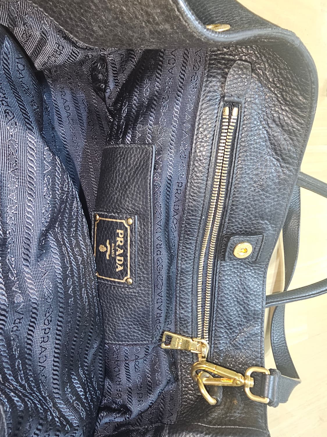 프라다 비텔로 다이노 금장 숄더백 상품이미지4