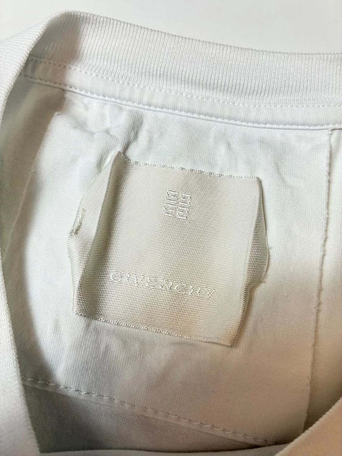 지방시 4G 자수 로고 코튼 슬림핏 반팔 티셔츠 PN9095 상품이미지8