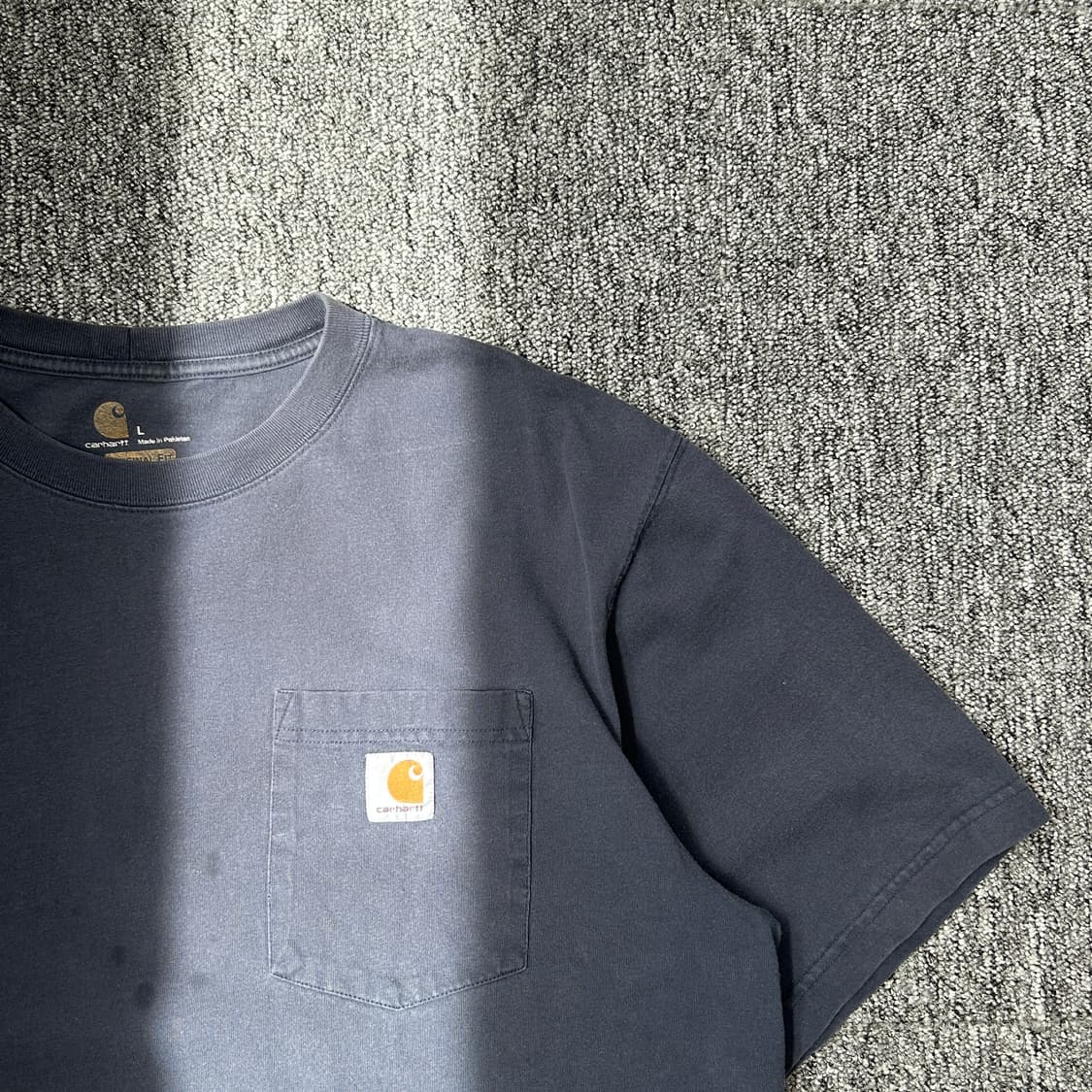 칼하트 오리지널핏 네이비 포켓 반팔티셔츠 상품이미지2
