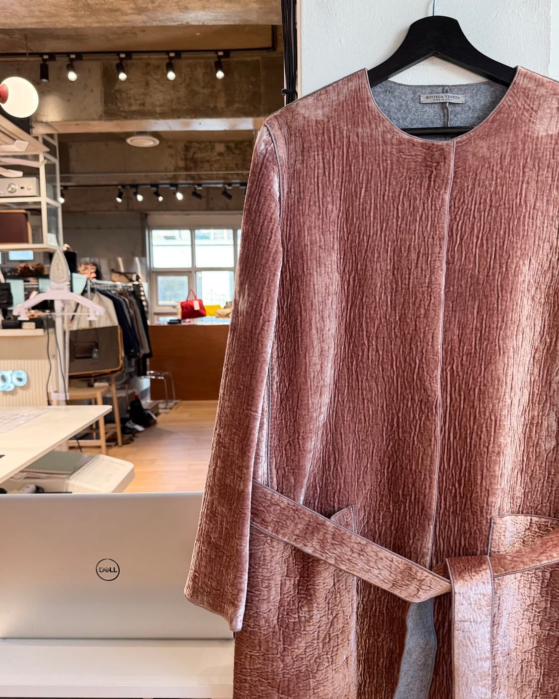 보테가 베네타 핑크 벨벳 벨티드 코트  상품이미지4