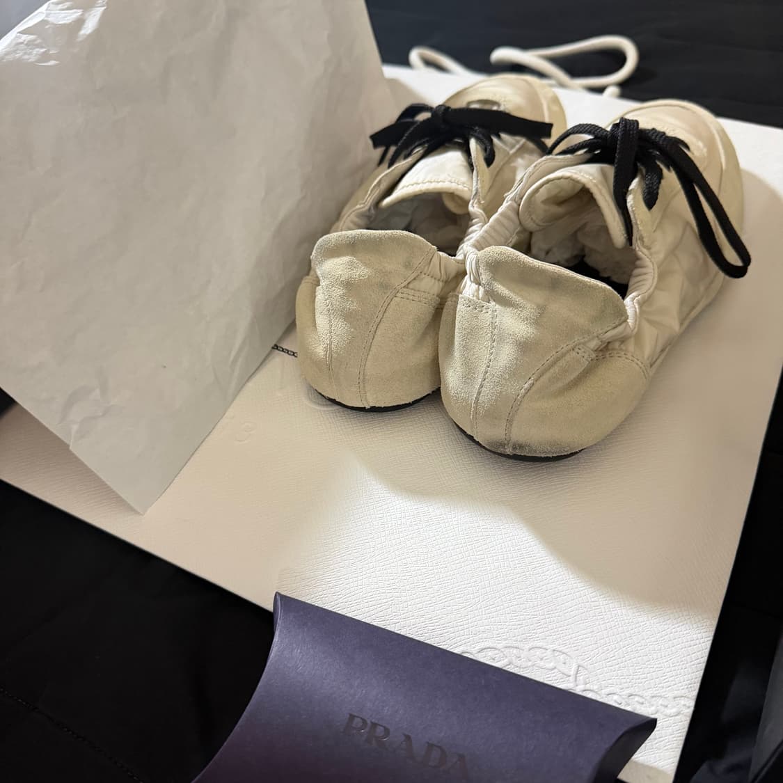 프라다 컬랩스 리나일론 스웨이드 아이보리 7.5 상품이미지3