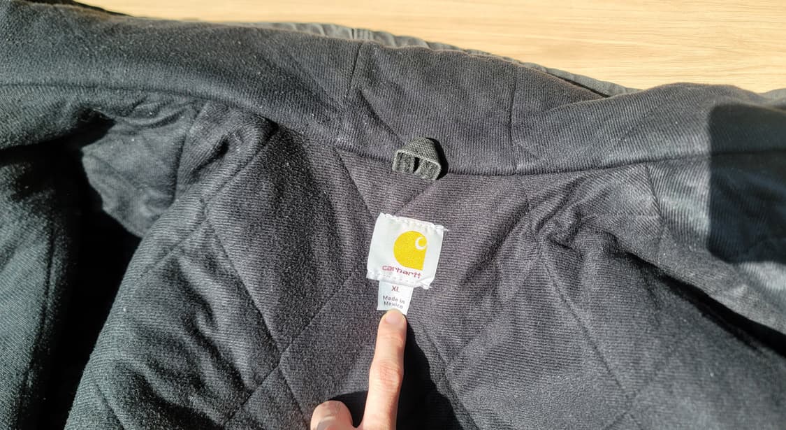 오리지널 칼하트 샌드스톤 j130 블랙색상  XL 사이즈 판매합니다. 상품이미지8