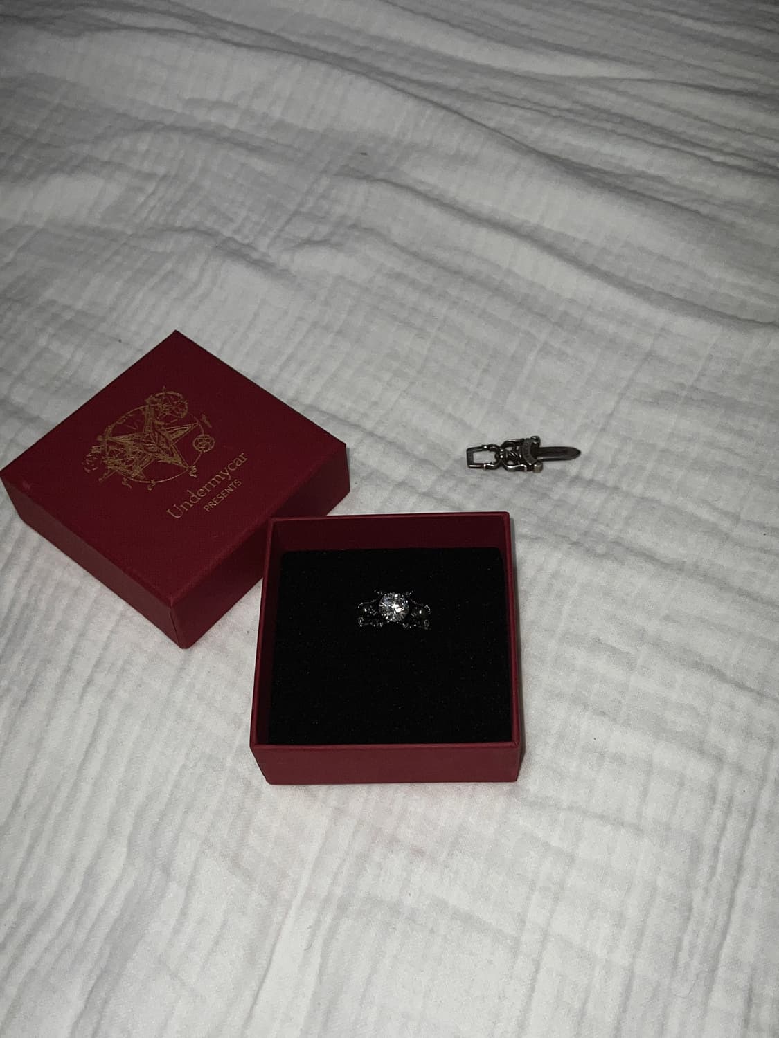 언더마이카 x 에모스탠스클럽 스컬 크라운 링 블랙  상품이미지3