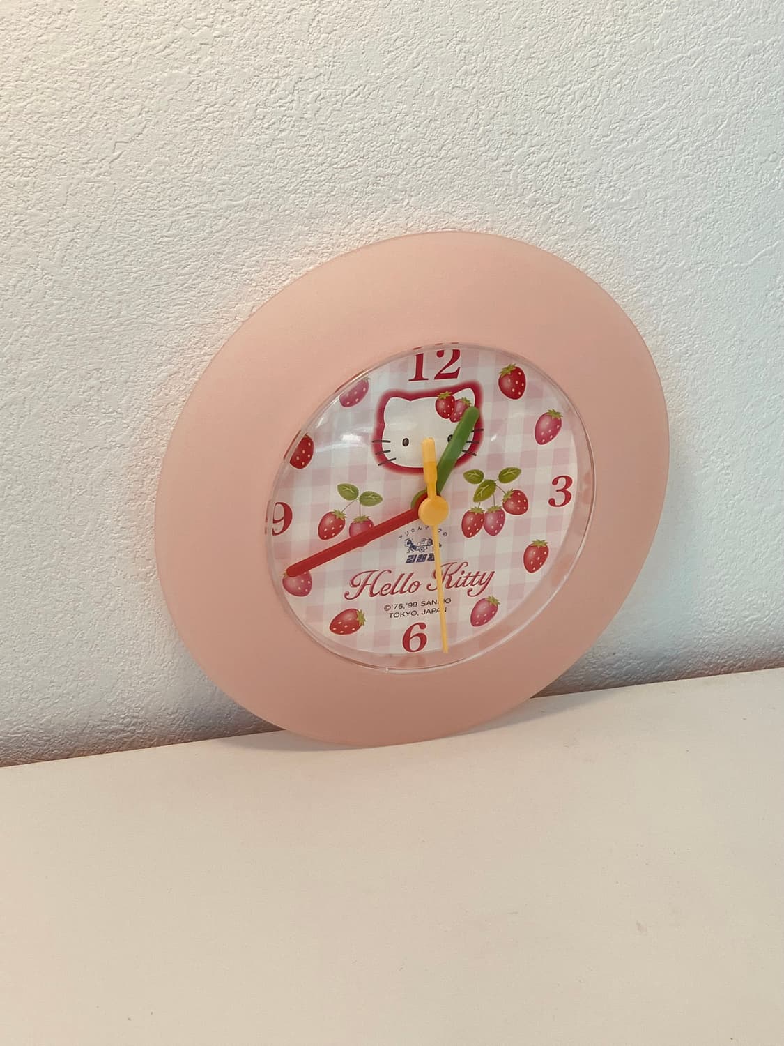 산리오 정품 헬로키티 고전키티 고전문구 딸기핑크벽시계 상품이미지1