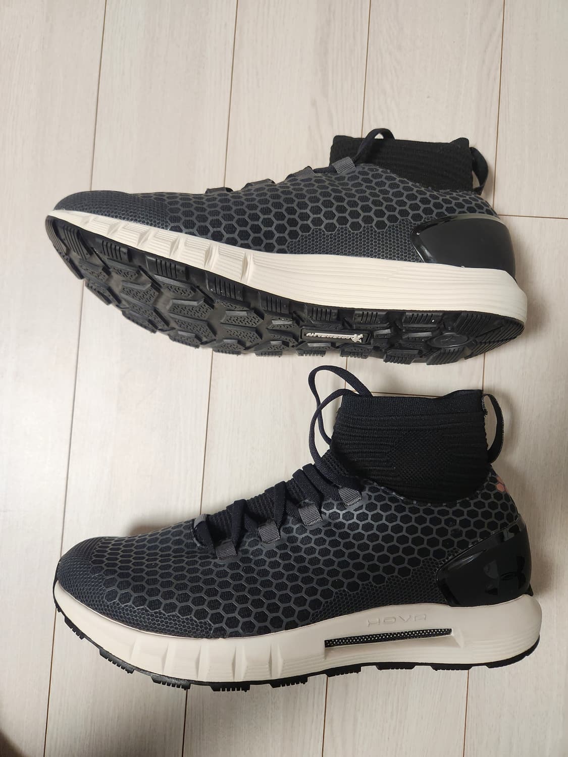 새상품급)언더아머 러닝화 UA 호버 리액터 미드 3020313-001 운 상품이미지6