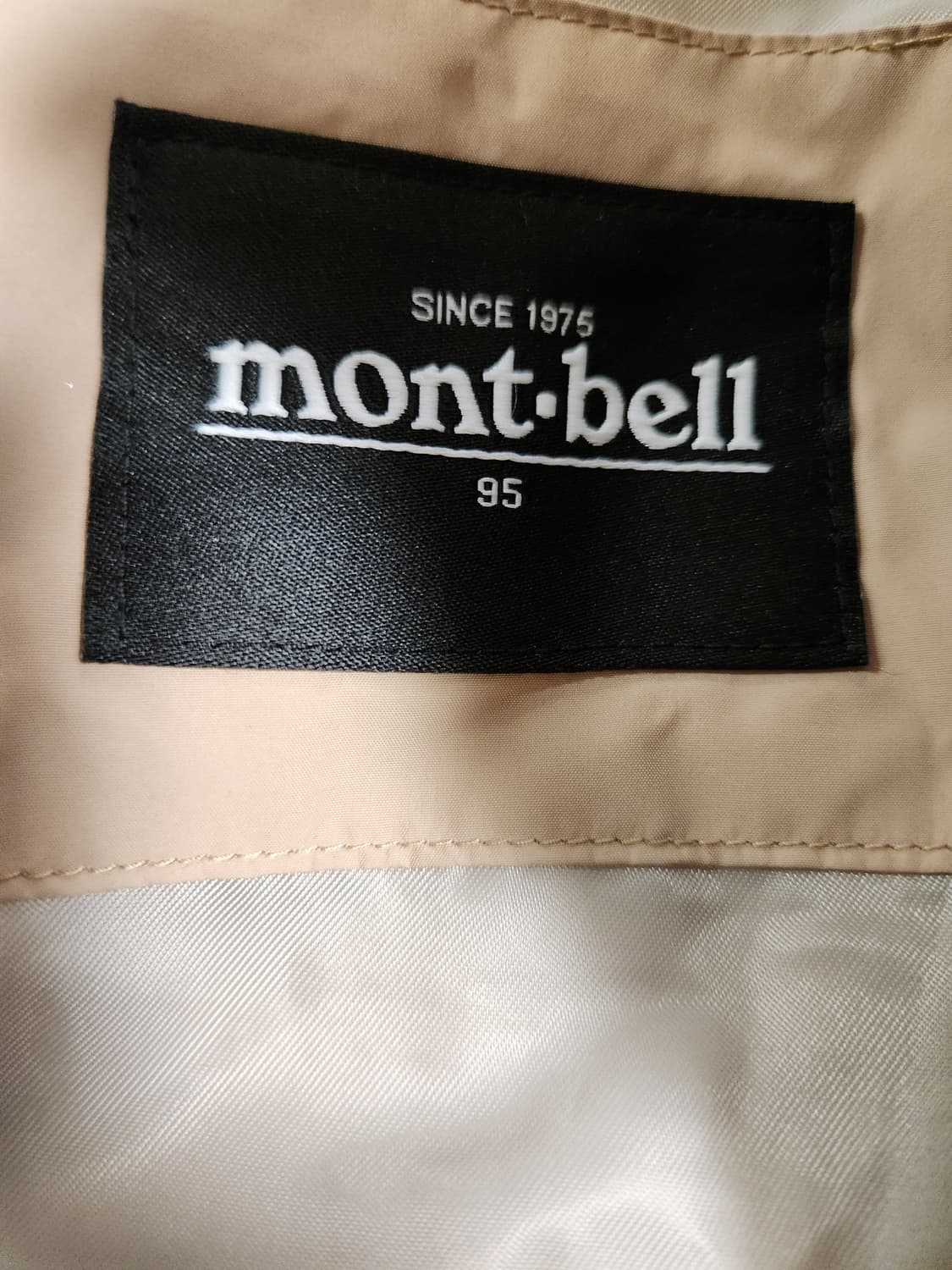 (새상품급)몽벨 플리스 자켓 사이즈m


오염 하자없이 깨끗해요^^

세 상품이미지5