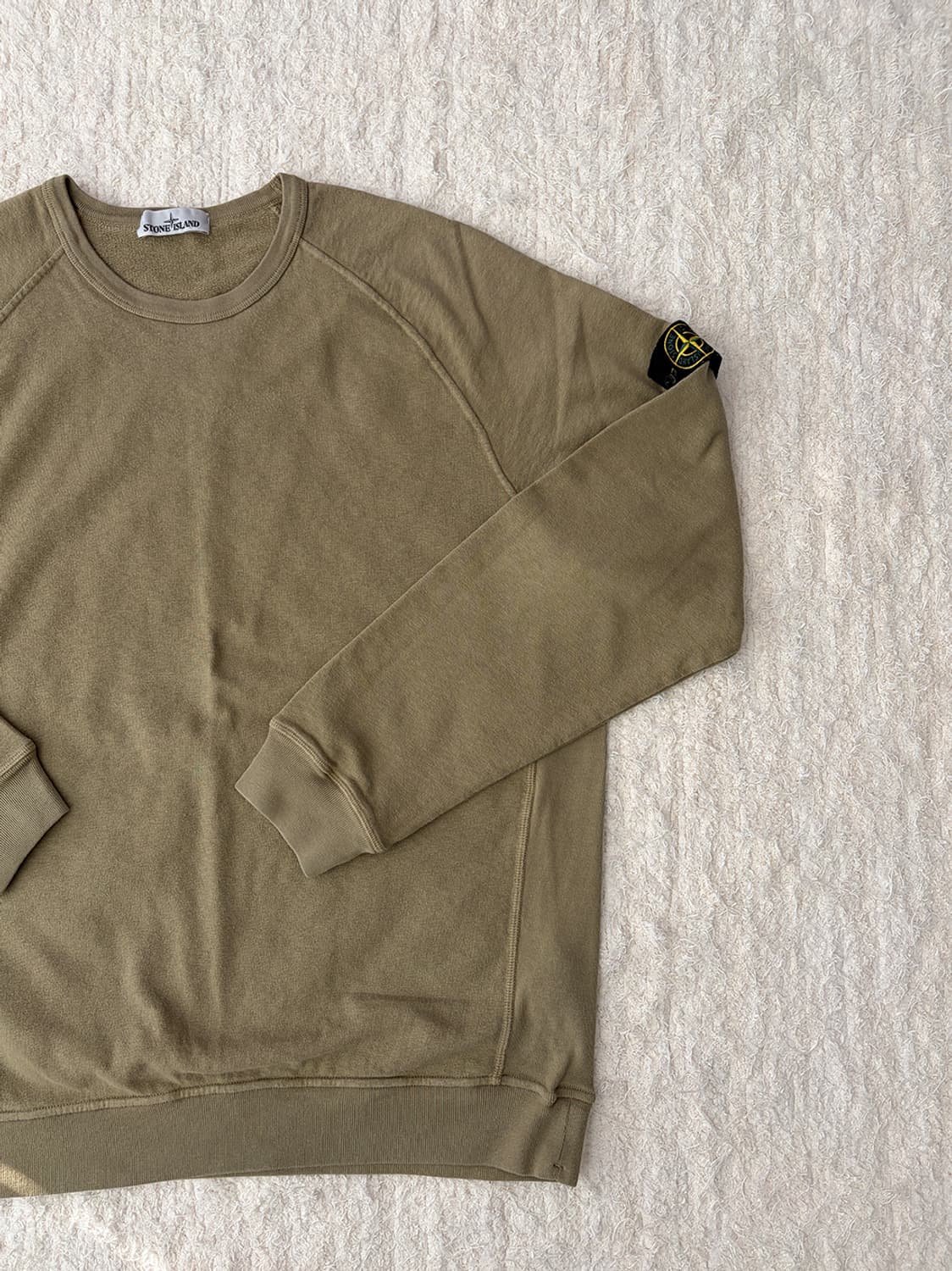 스톤 아일랜드 와펜 카키 맨투맨 상품이미지3