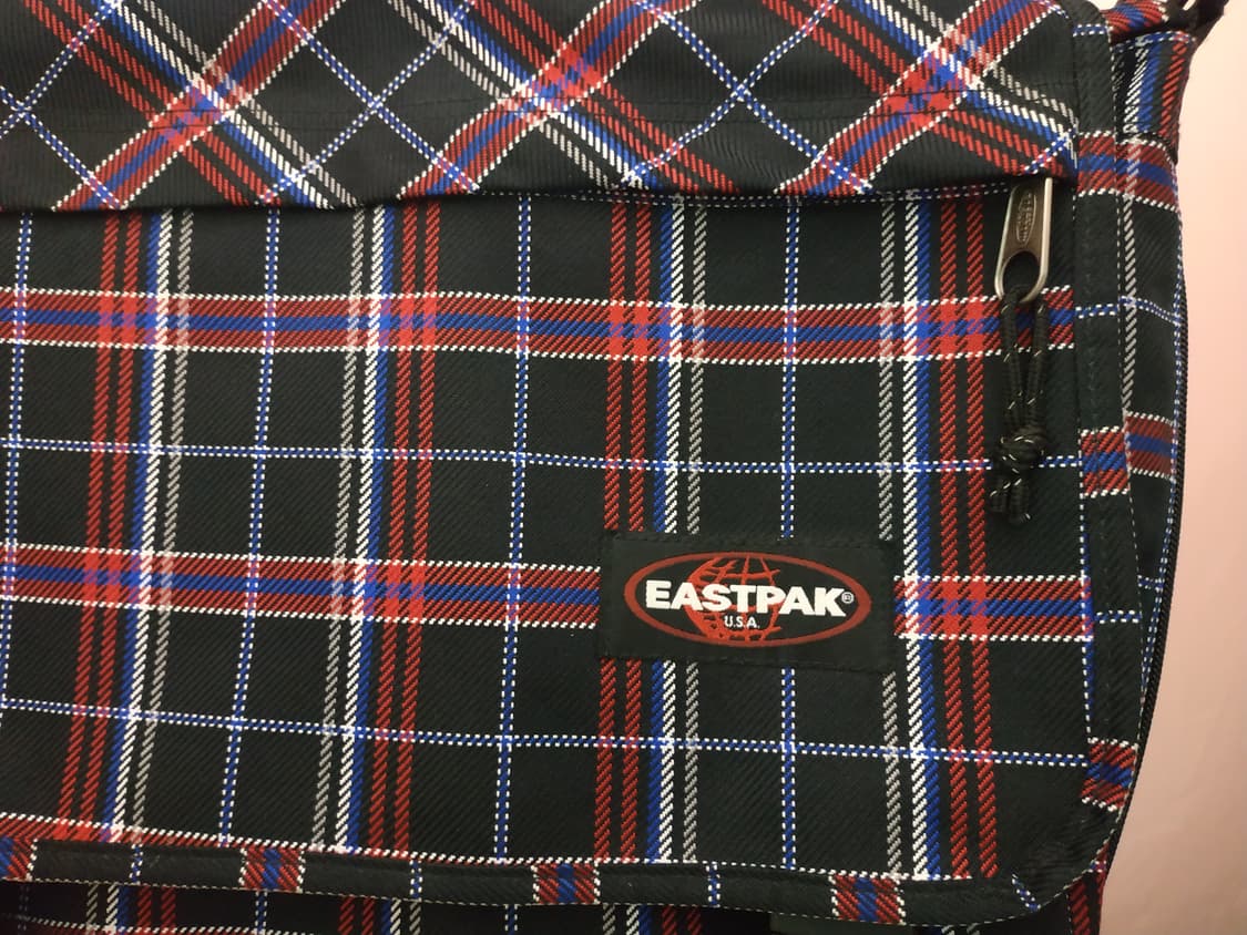 이스트팩 체크 크로스백 상품이미지3