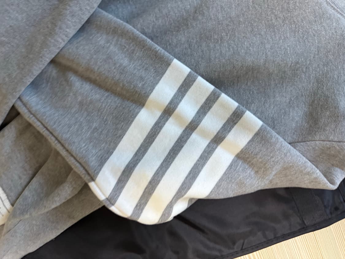 톰브라운4선완장맨투맨 5사이즈 상품이미지6