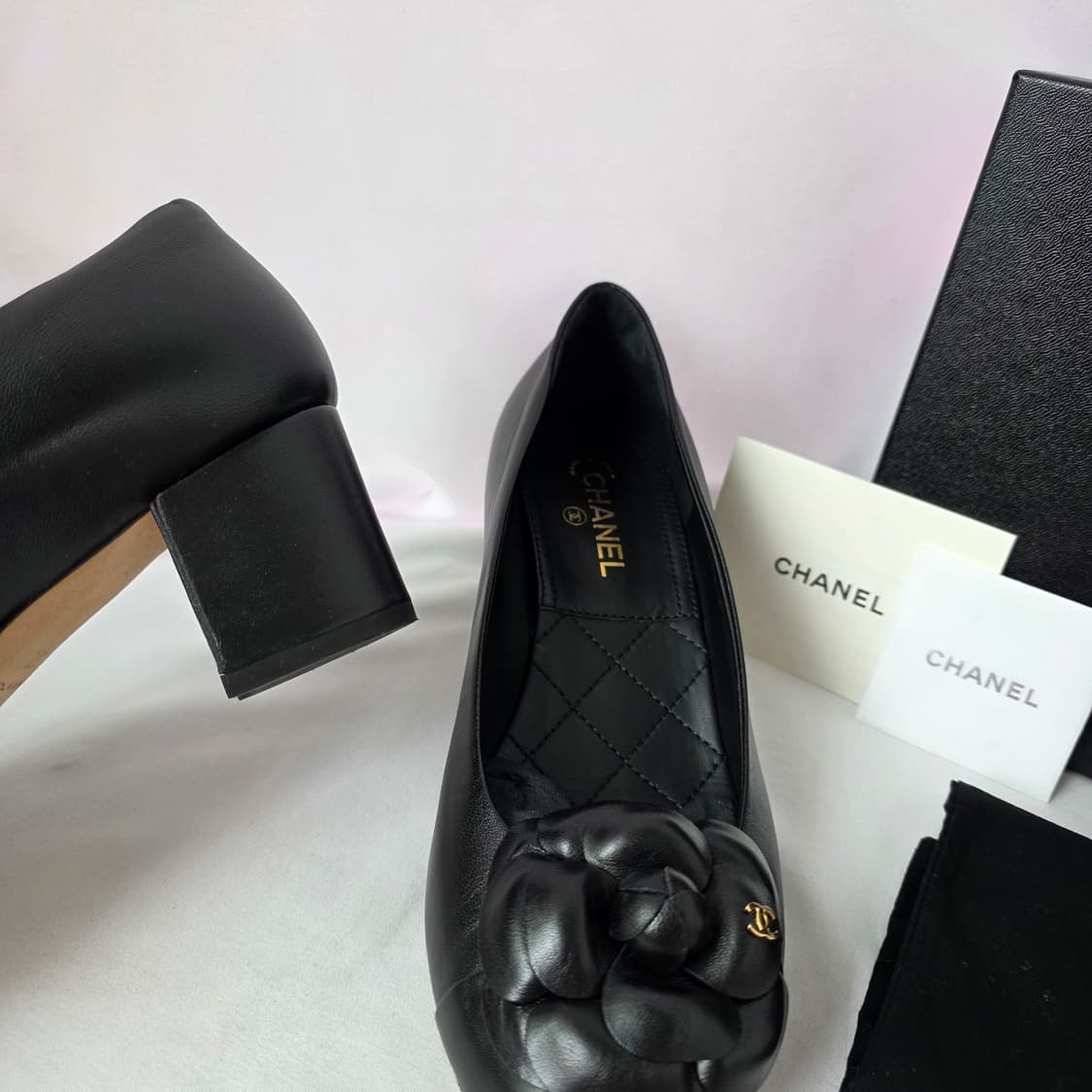 [정품 CHANEL] 샤넬 까멜리아 펌프스 구두 37 블랙 풀박스 상품이미지7