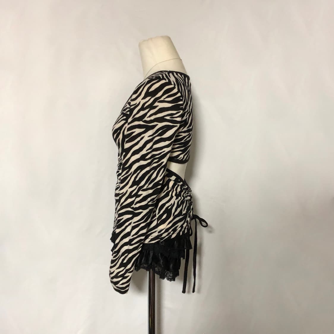 지브라 백 오픈 셔링 탑 블랙 화이트 상품이미지7