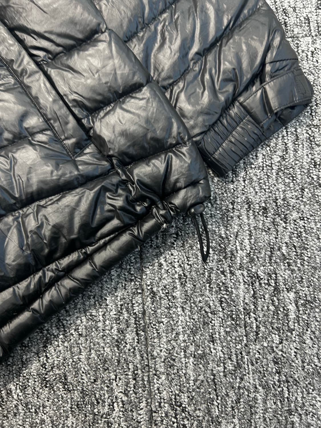 아디다스 유광 블랙 경량패딩 M 상품이미지7