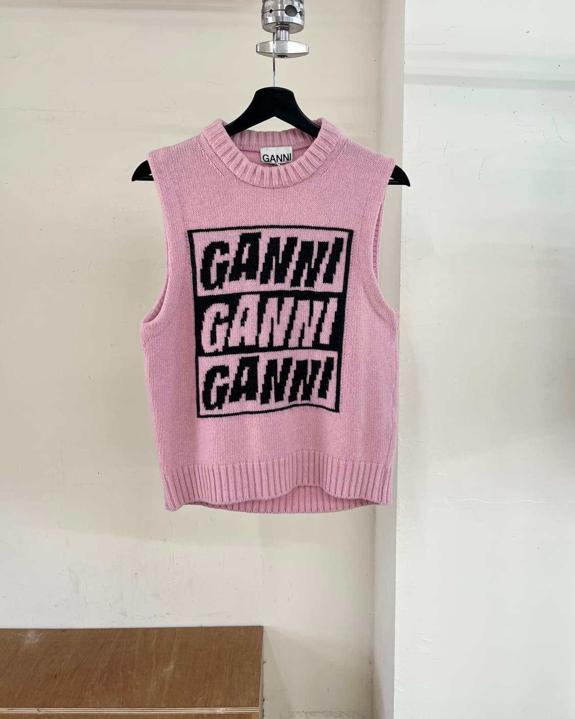 가니 핑크 로고 니트 그래픽 우븐 베스트 상품이미지1