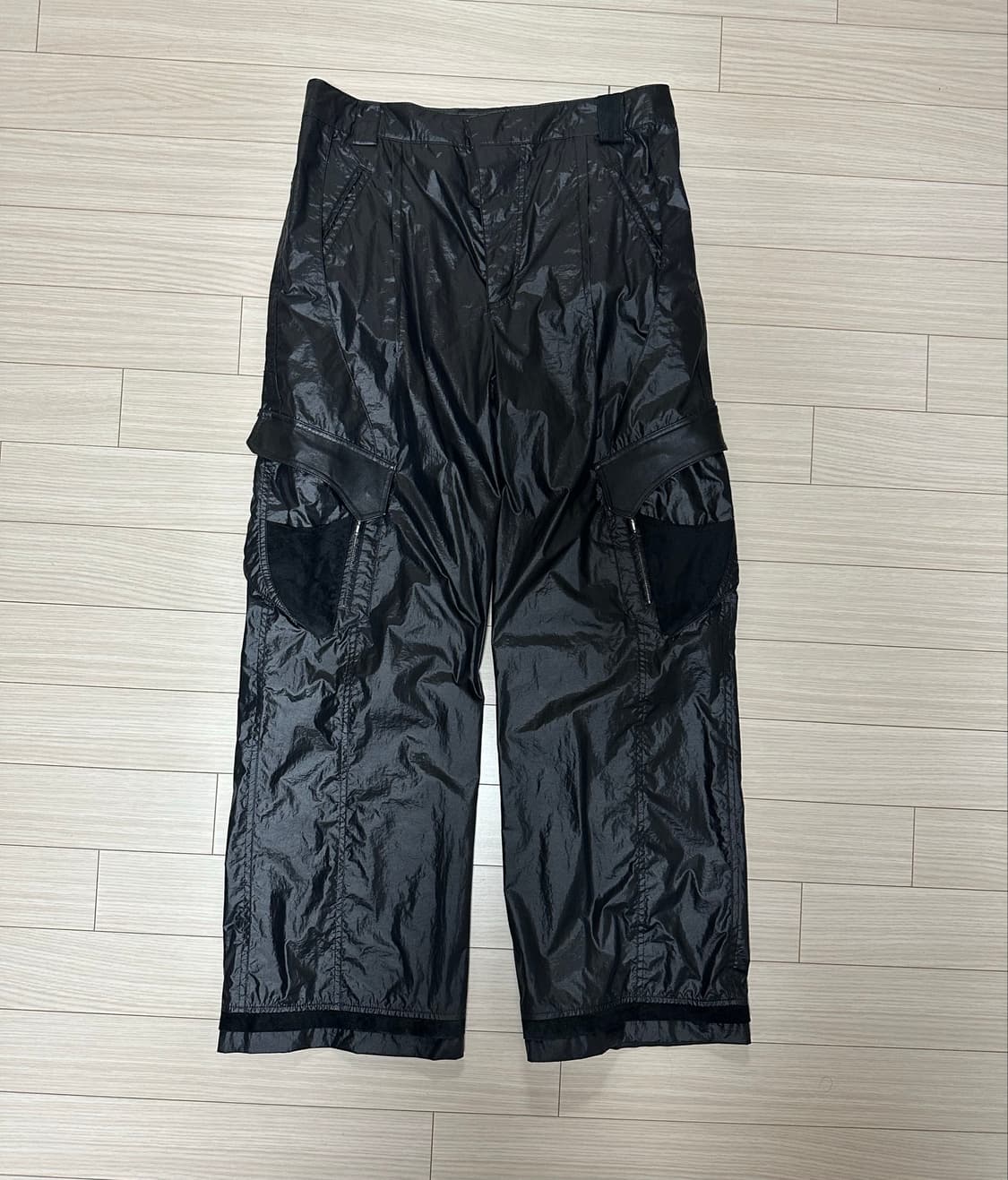 EP.7 04 TROUSERS GLOSSY BLACK 상품이미지3