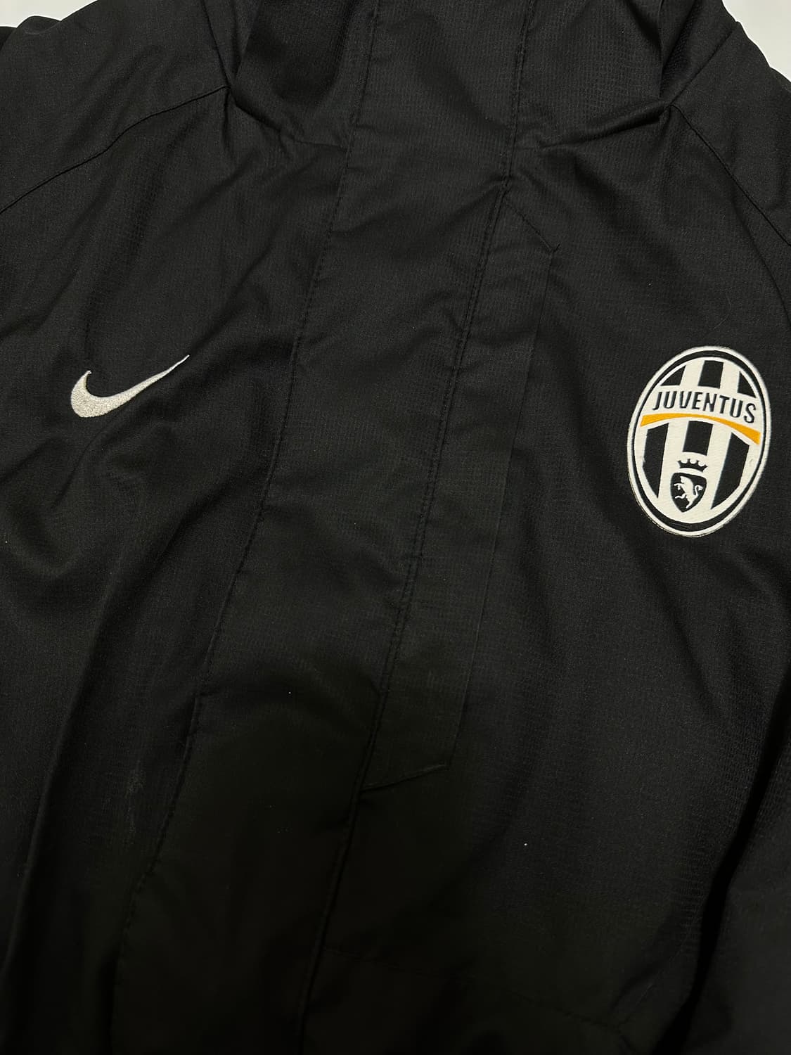 나이키 유벤투스 블랙 크롭 점퍼 상품이미지4