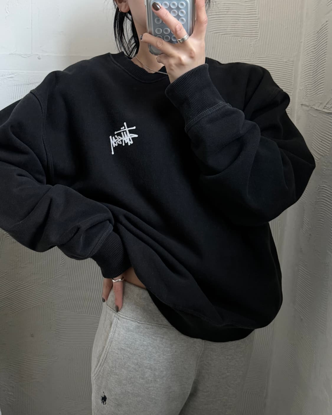 Stussy 스투시 블랙컬러 빅스탁로고 맨투맨 상품이미지2