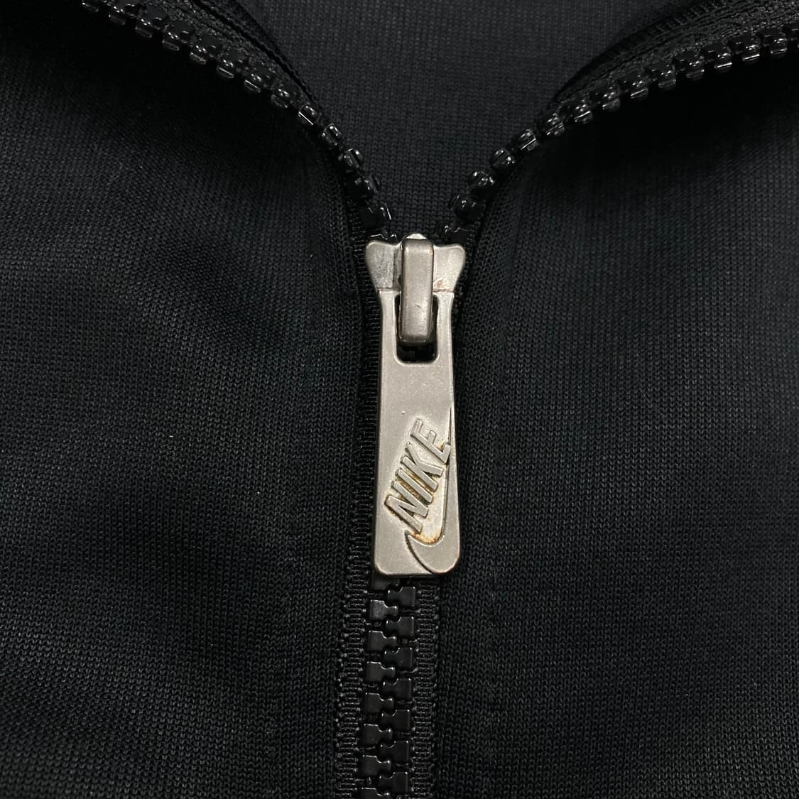 나이키 블랙 컬러 퓨추라 로고 사이드 라인 트랙탑 상품이미지3