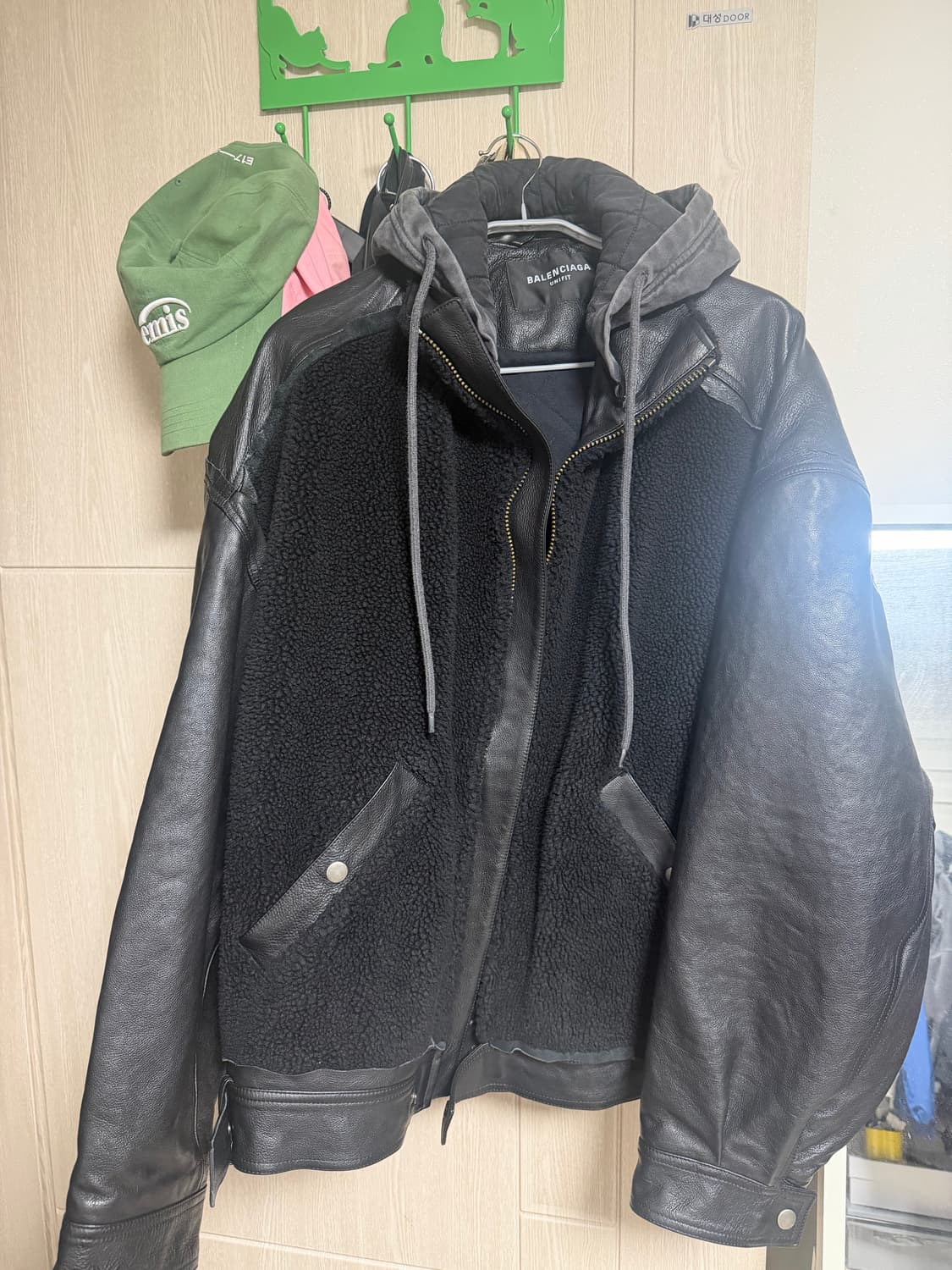 발렌시아가 1917 컬리지 레더 후드 판매합니다. 상품이미지2