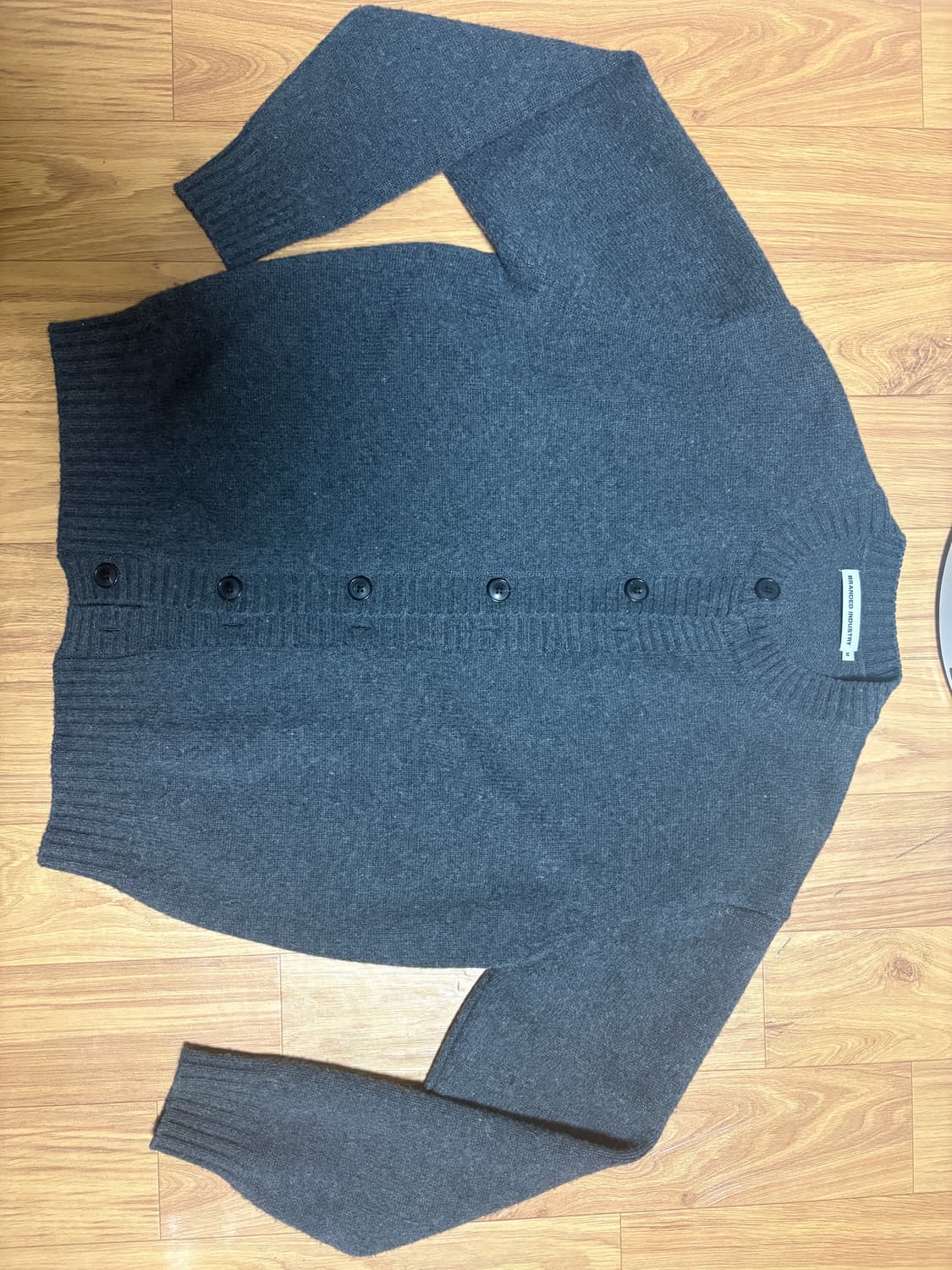 브랜디드 브러시드 알파카 가디건 차콜 M 팝니다 상품이미지1