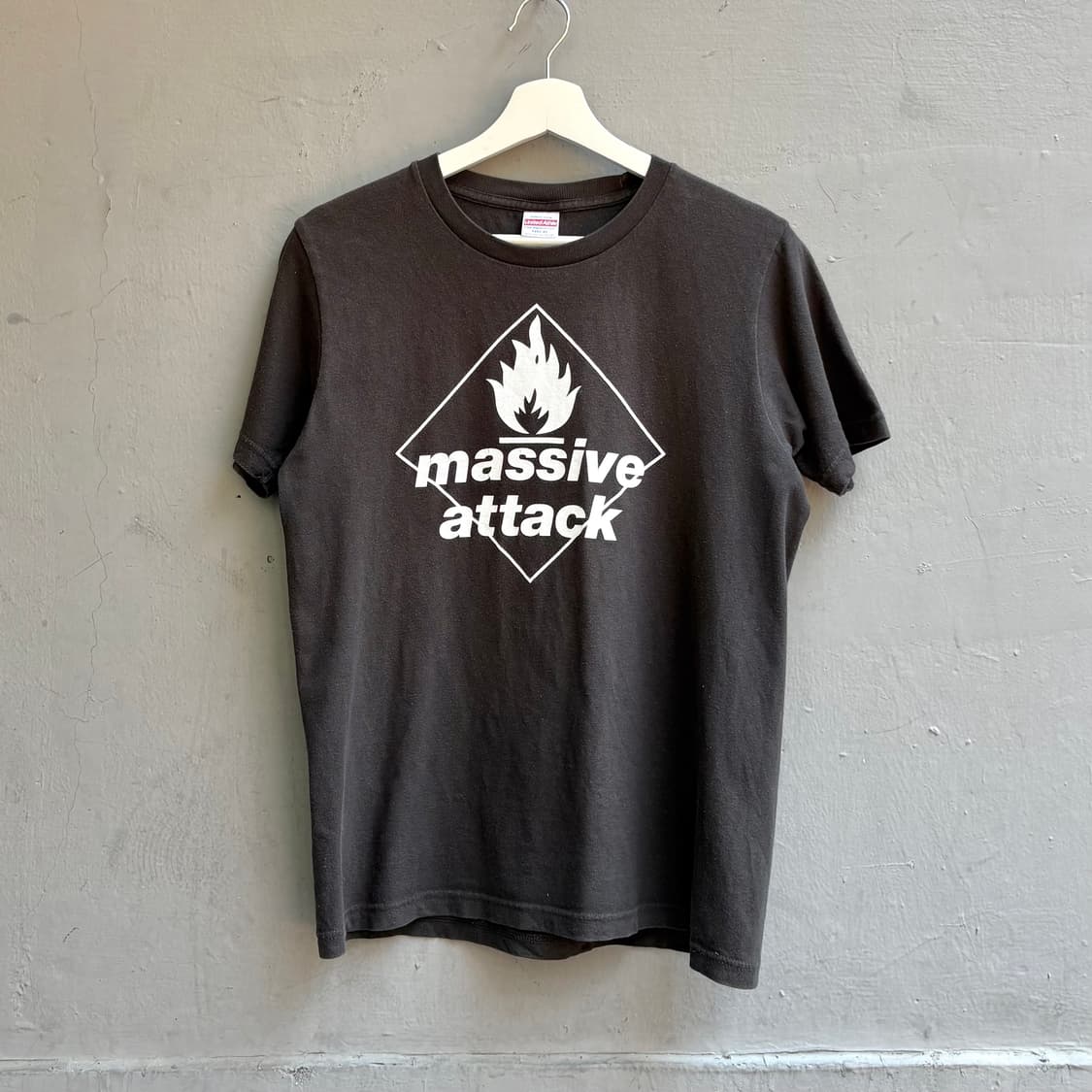 Massive Attack 10's tour tee 상품이미지1