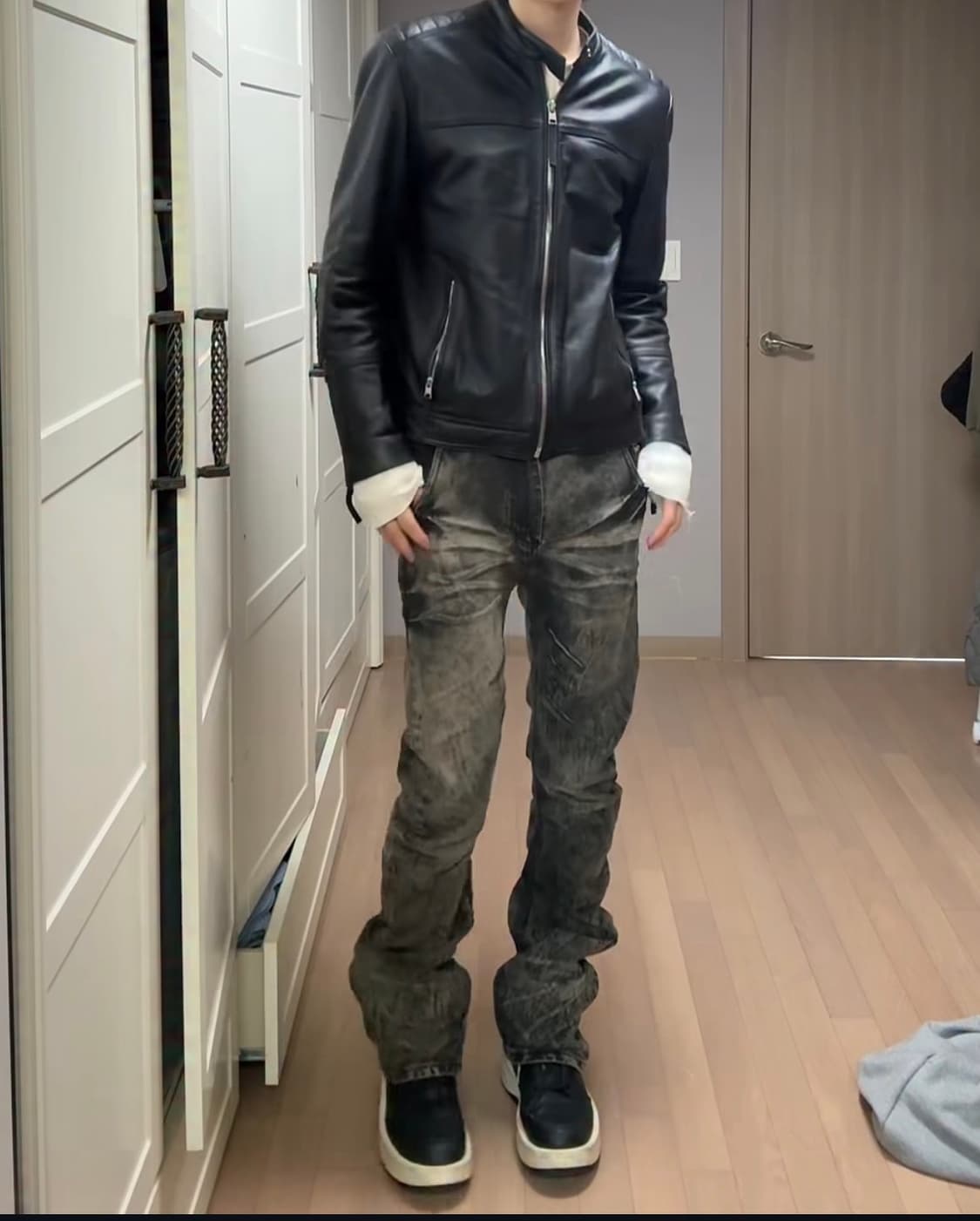 텍스쳐 슬림핏 팬츠 상품이미지1