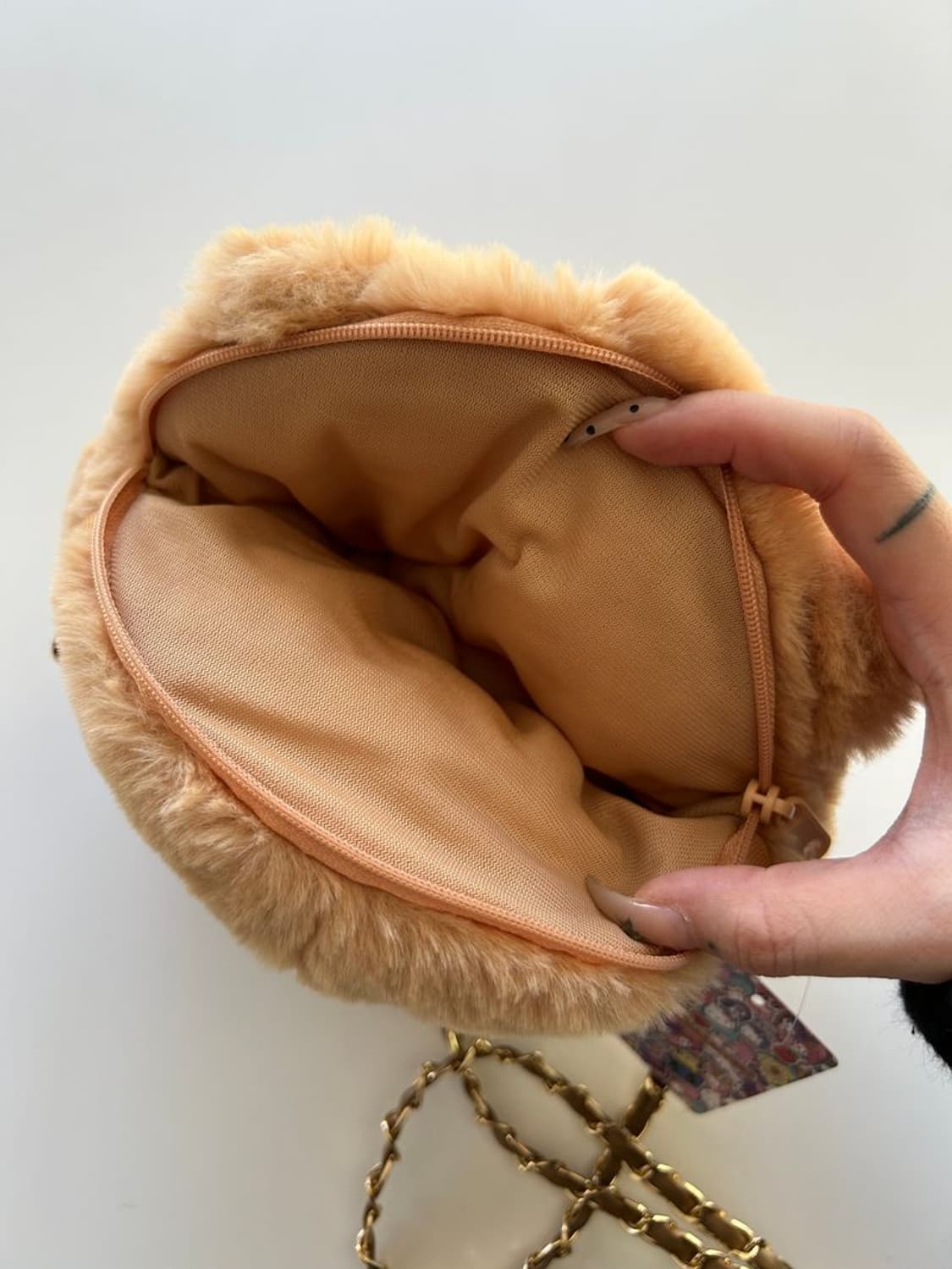 HELLO KITTY FUR SHOULDER BAG 헬로 키티 털 숄더백 상품이미지4