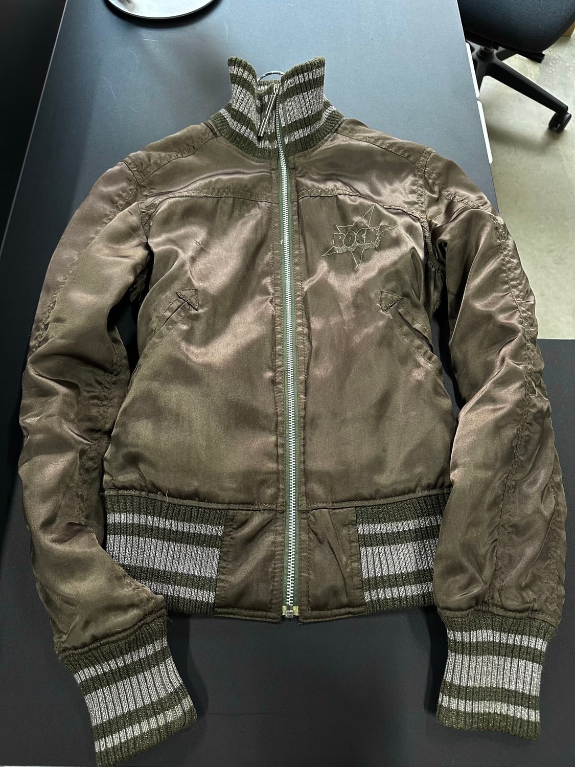 히스테릭글래머 히스걸Rock풀자수로고 하이넥 점퍼 카키 상품이미지7