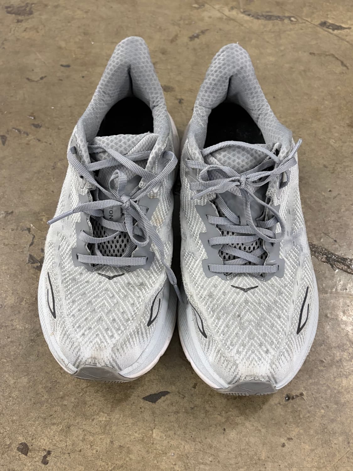 호카 클리프톤 9 회색 런닝화 260mm 상품이미지2