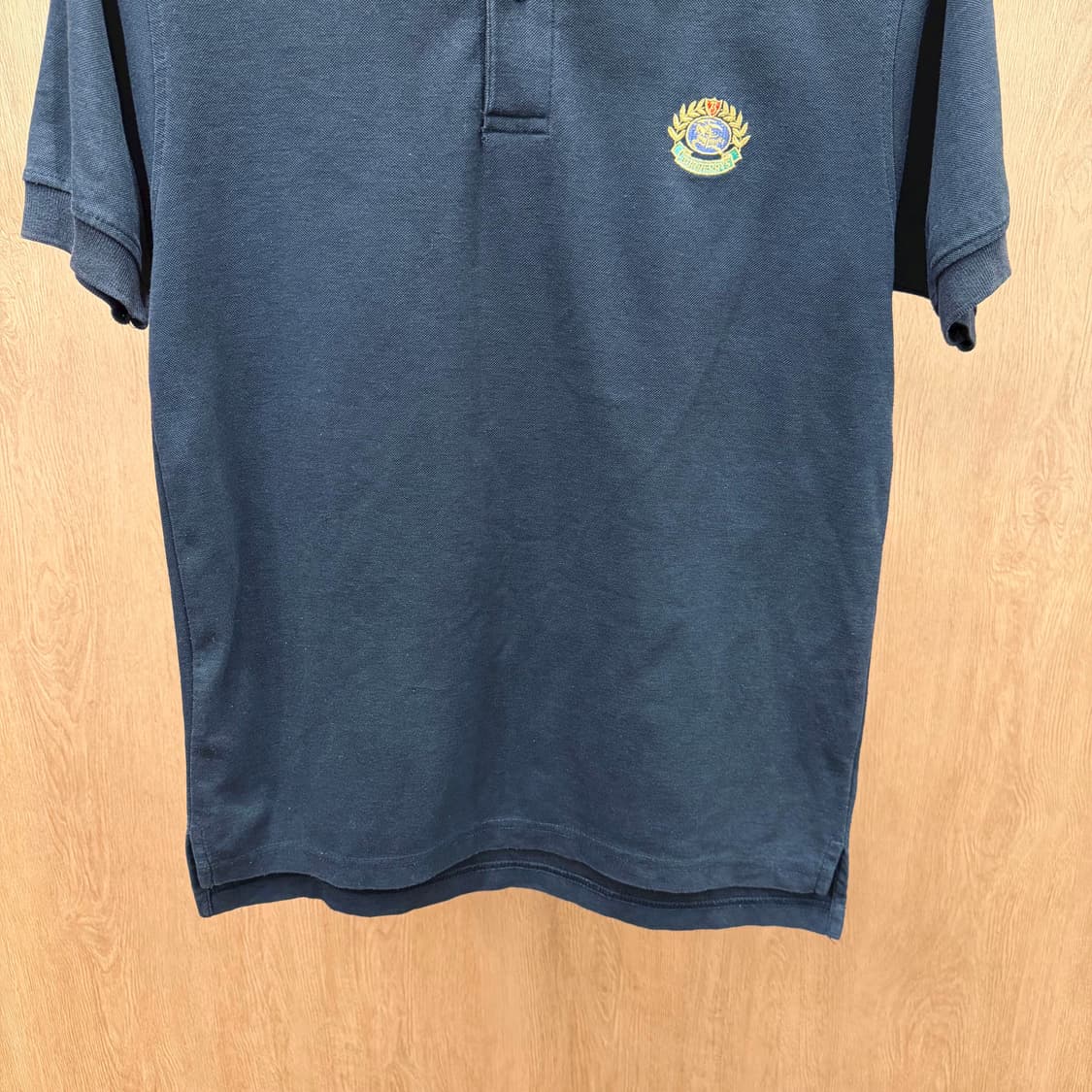 버버리 PK 반팔 티셔츠 네이비 체크 카라 배색 크레스트 자수 로고 블랙 상품이미지4