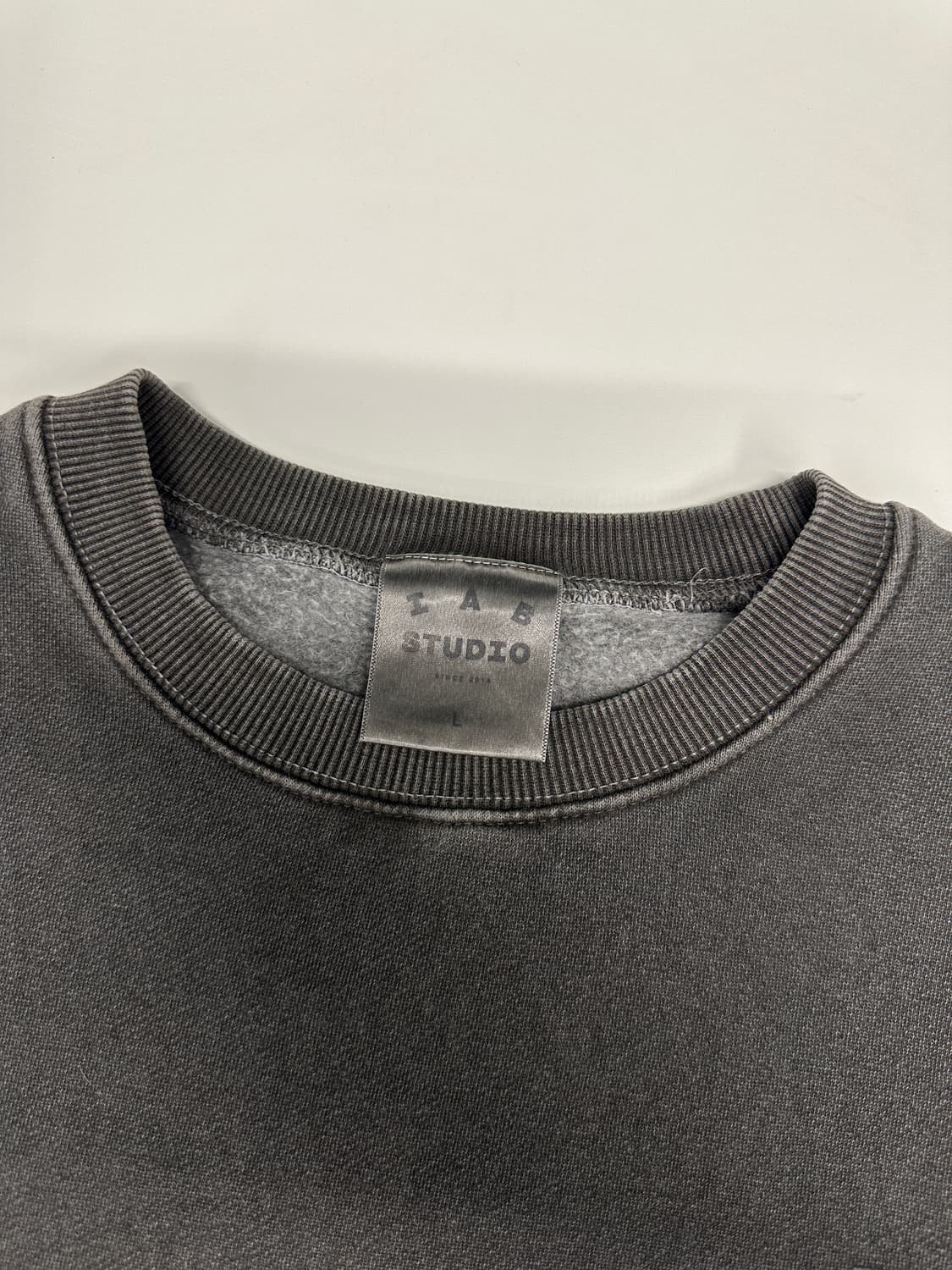 아이앱 스튜디오 피그먼트 스웨트 맨투맨  상품이미지5