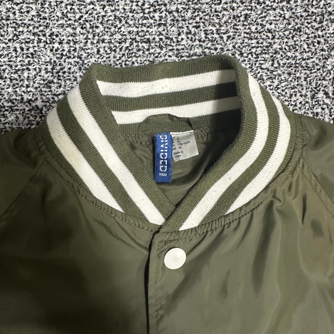 (M) H&M 올리브색 바시티 자켓 상품이미지2