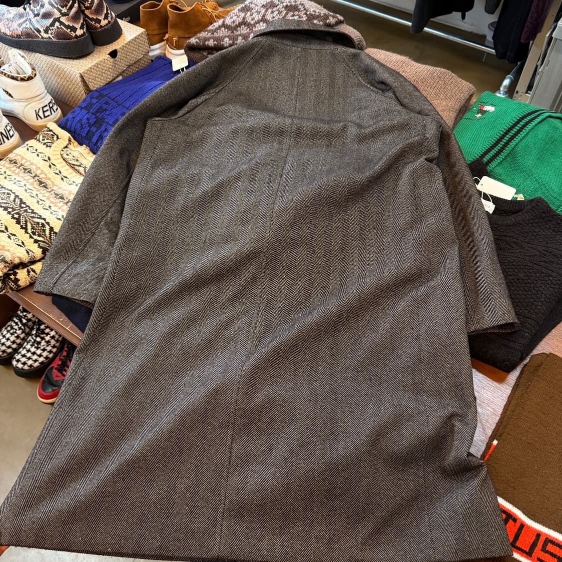 TAUPE 헤링본  싱글 브레스트 수티앵 칼라 오버코트 상품이미지4