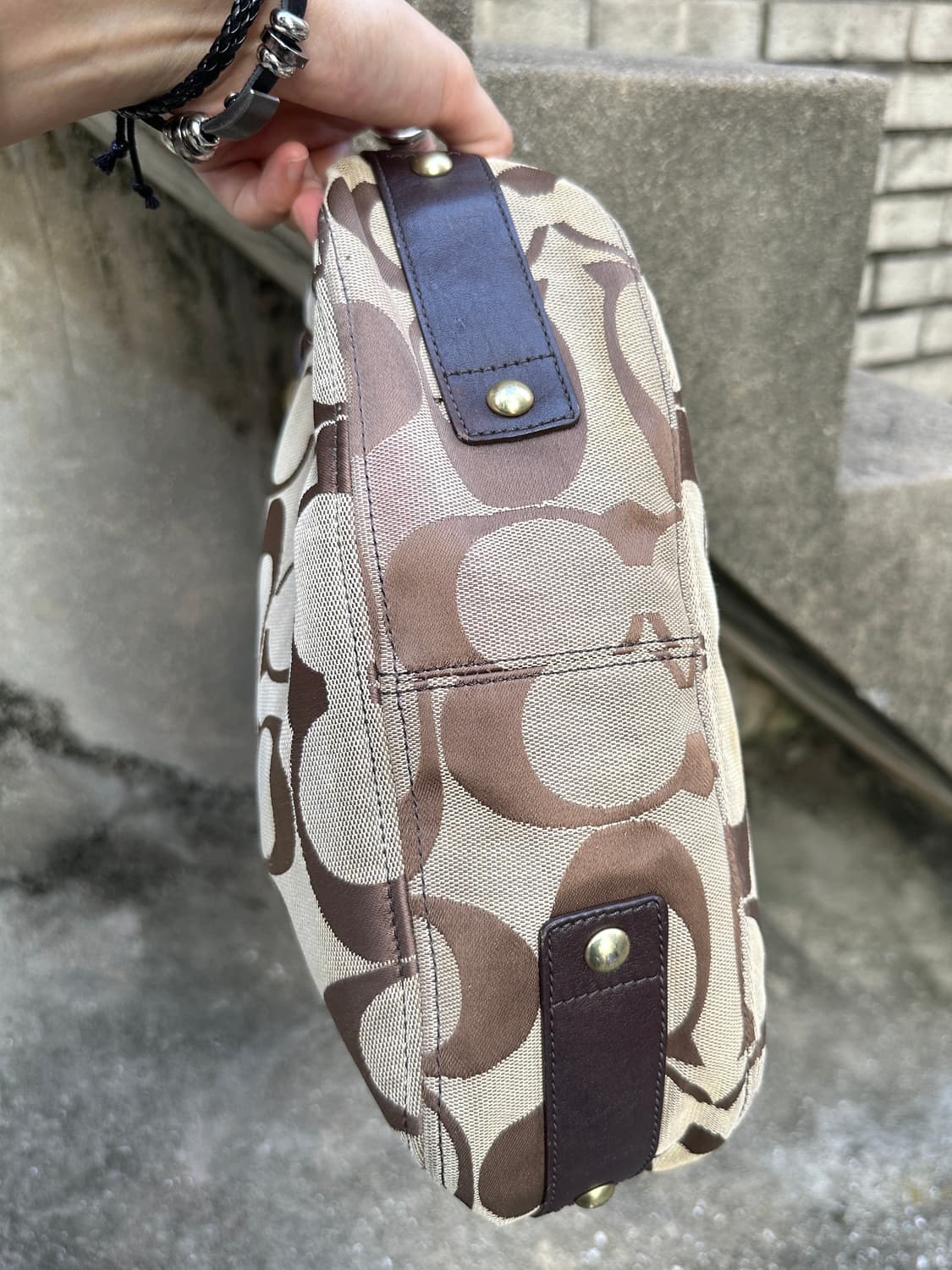 COACH stud point shoulder bag 상품이미지4