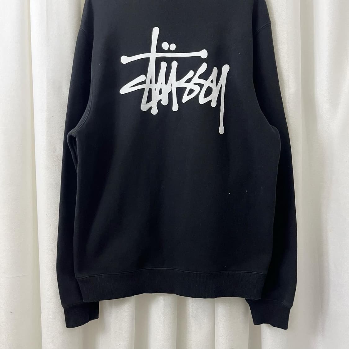 스투시 블랙 백빅로고 라운드 맨투맨 상품이미지3