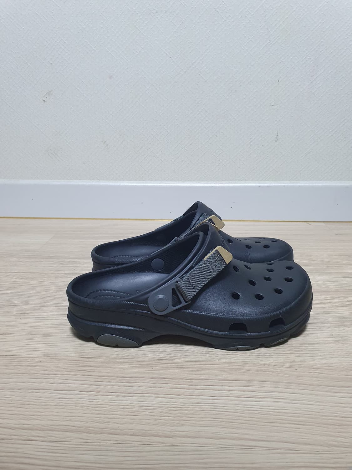 크록스 올 터레인 클로그 슬리퍼 260 상품이미지1