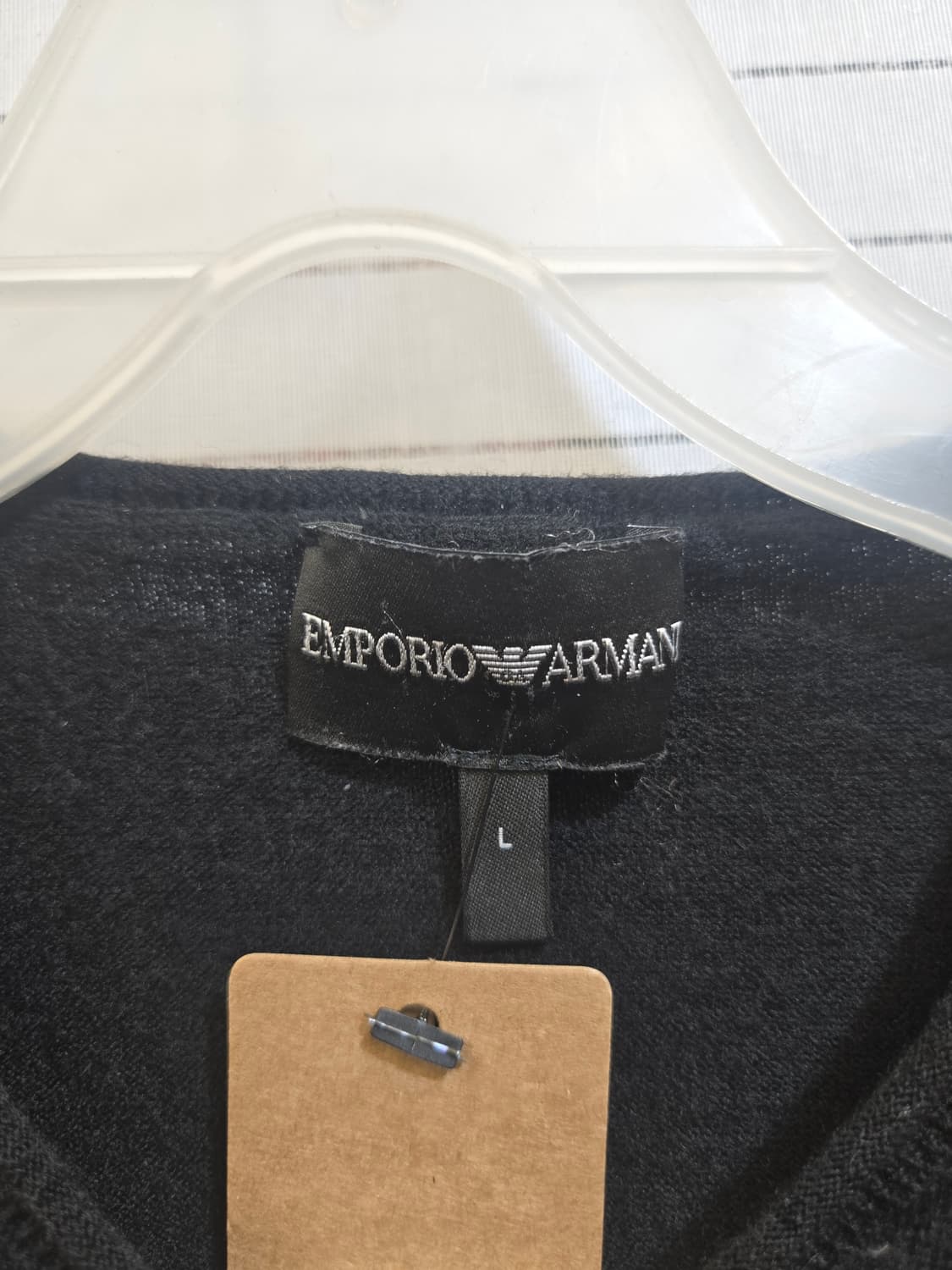 엠포리오 아르마니(매장정품)블랙 V넥 니트 상품이미지2