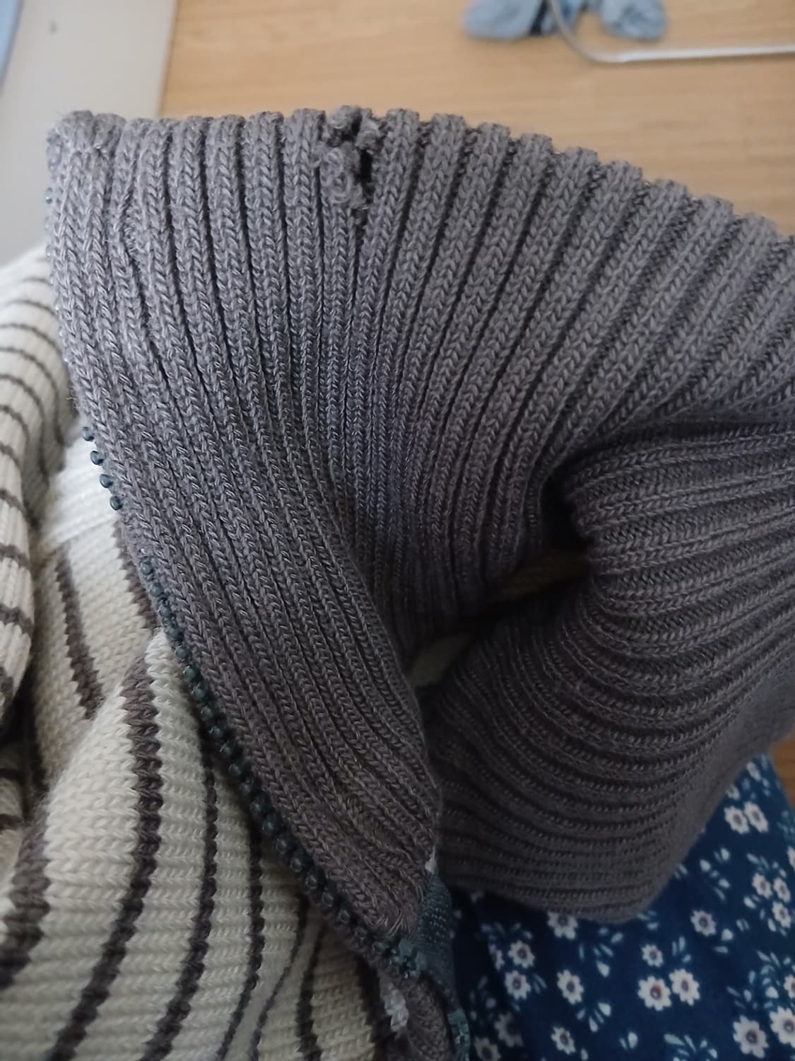 비비안웨스트우드 니트 집업 상품이미지2