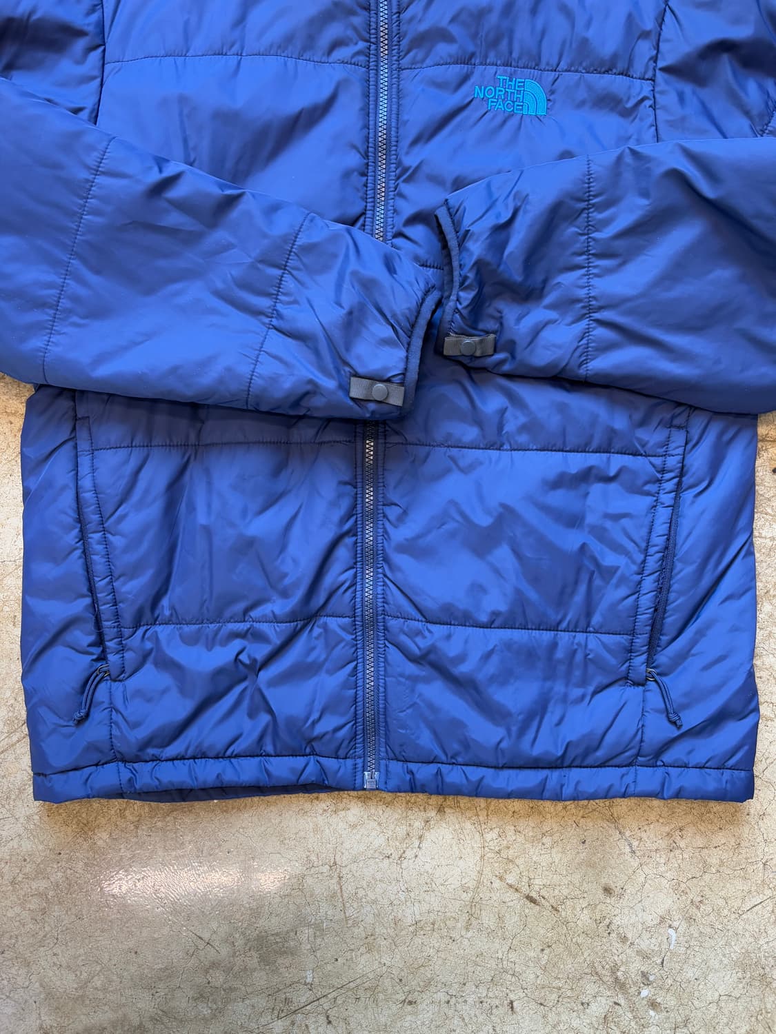노스페이스 블루 자수 경량 패딩 상품이미지3