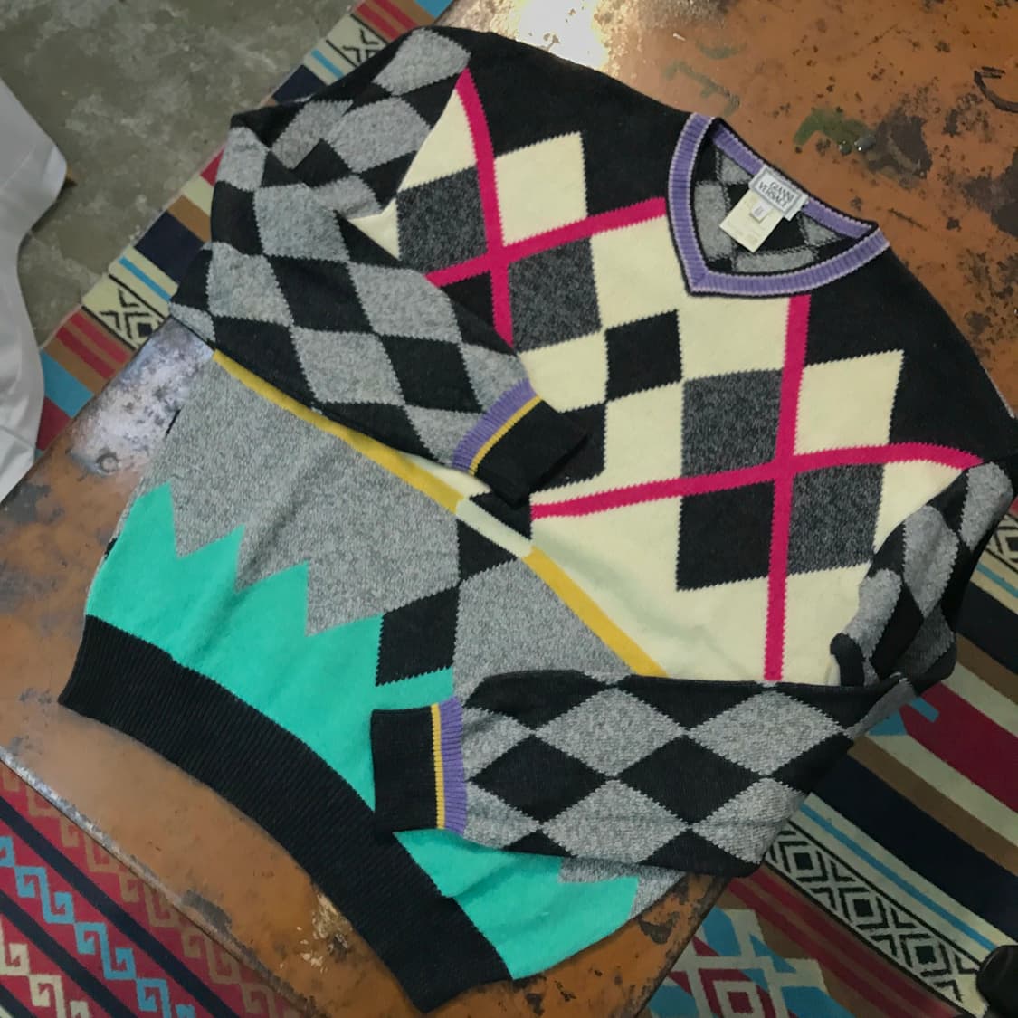 베르사체 캐시미어 혼방 아가일 패턴 브이넥 니트 남성 110 사이즈  상품이미지2