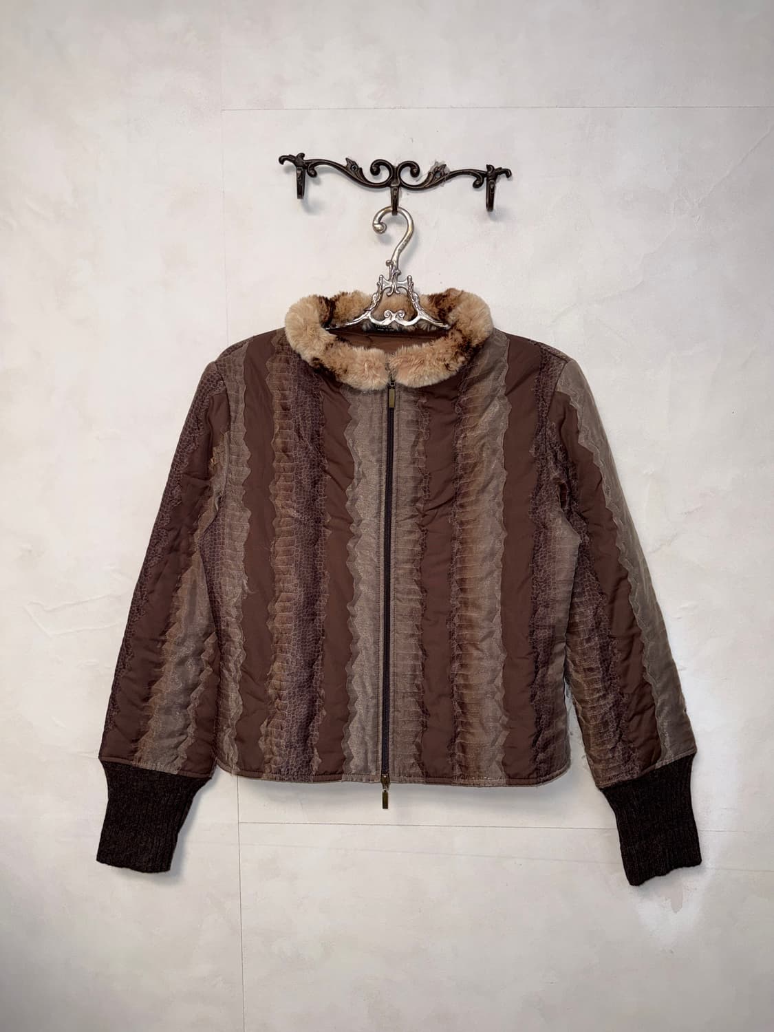 Brown gradient python fur trimmed puffer 상품이미지1