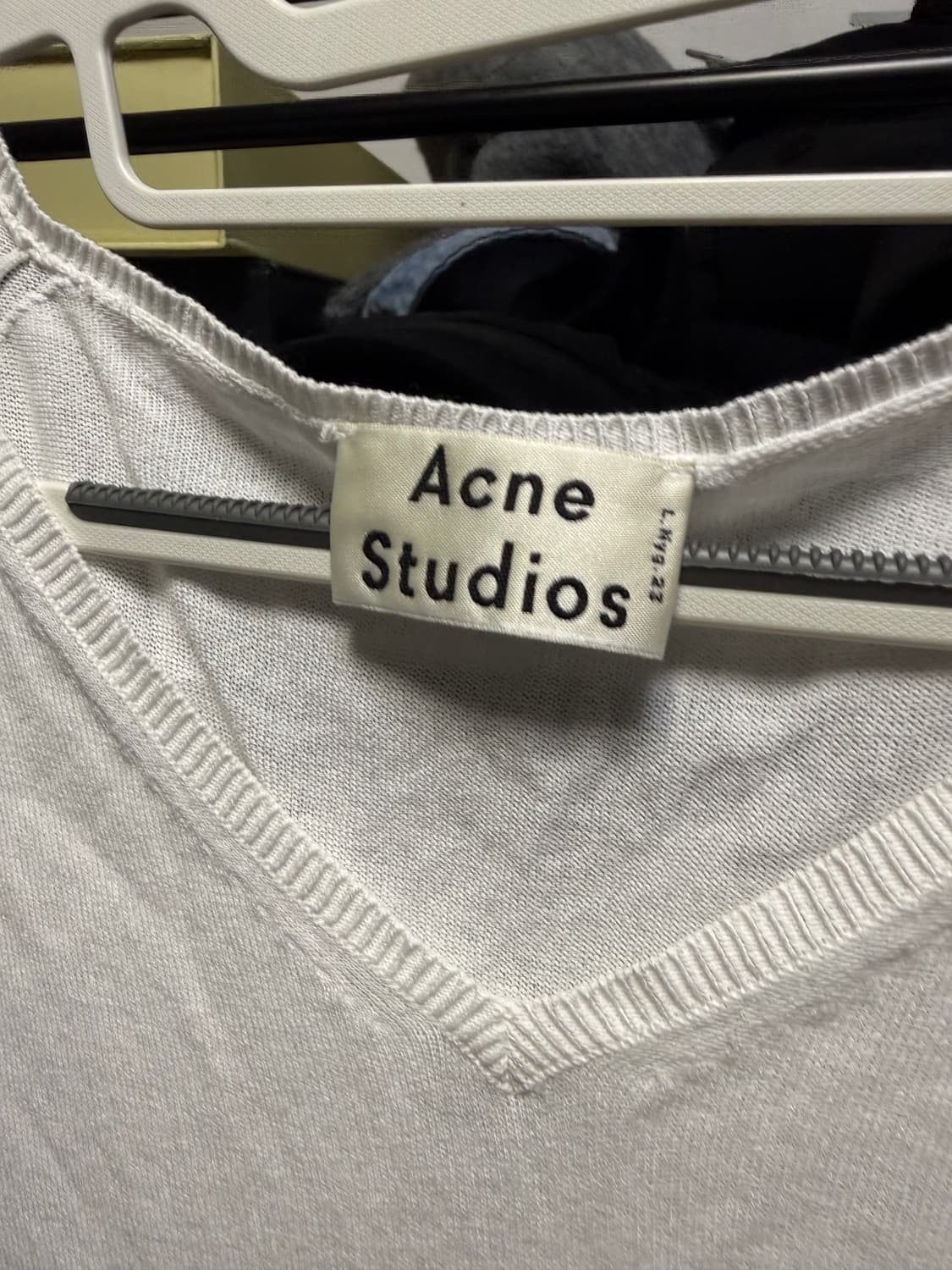 아크네 스튜디오 ACNE 브이넥 긴팔 롱슬리브 니트티 상품이미지2