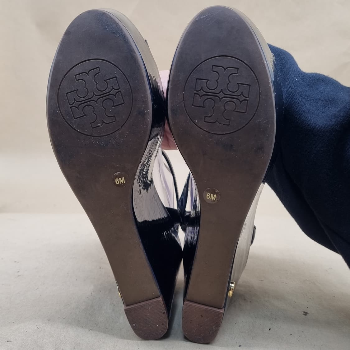 토리버치 웨지샌들 6M 230 굽10 상품이미지3