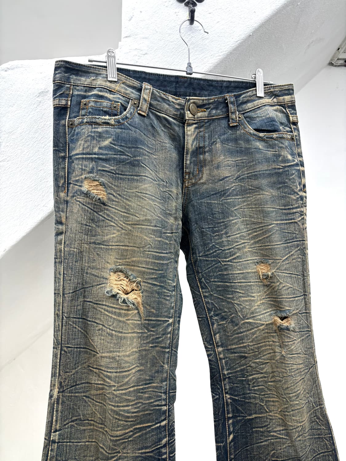 Sand washed scratch flared denim   상품이미지2