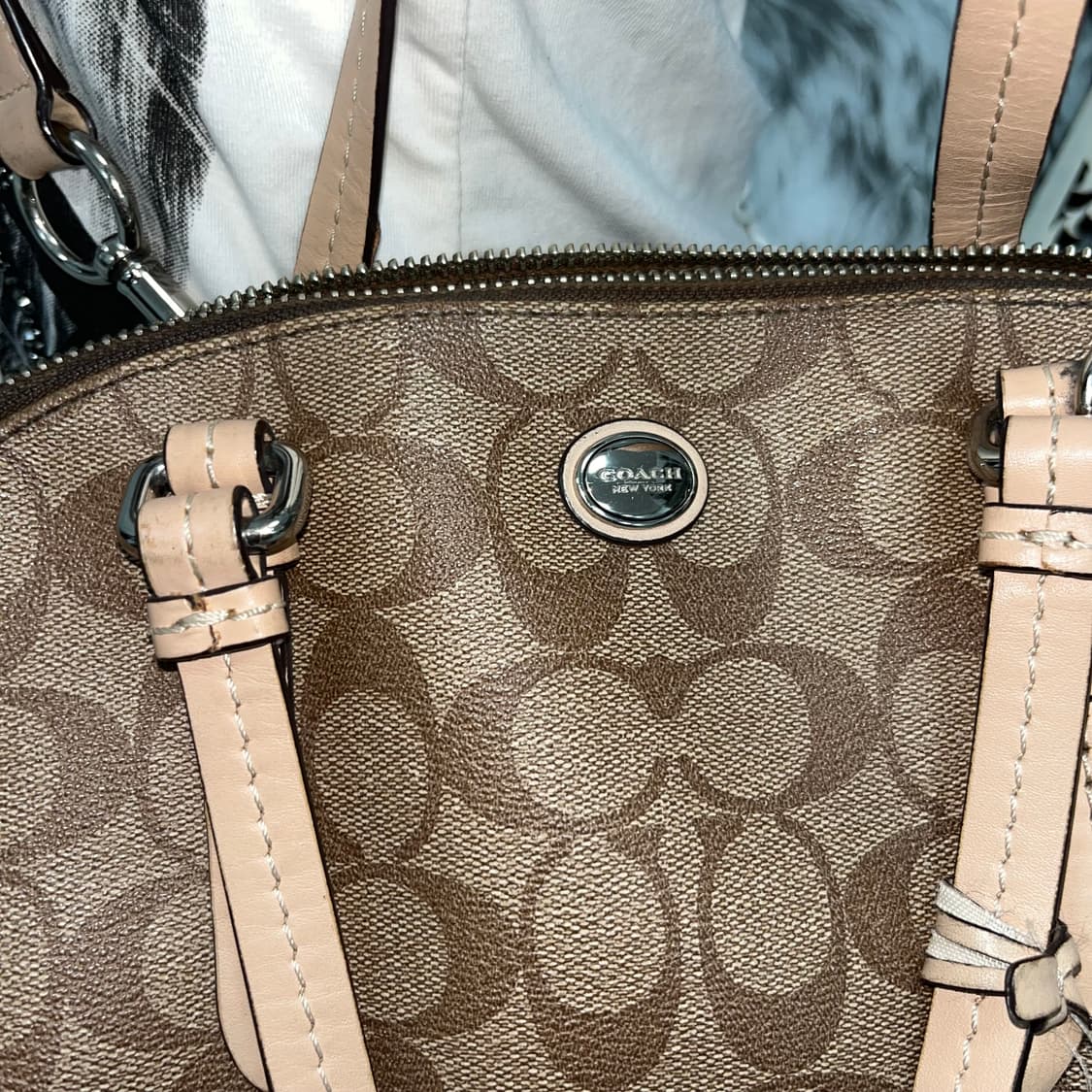 Coach 브라운 라운드 크로스백 상품이미지4